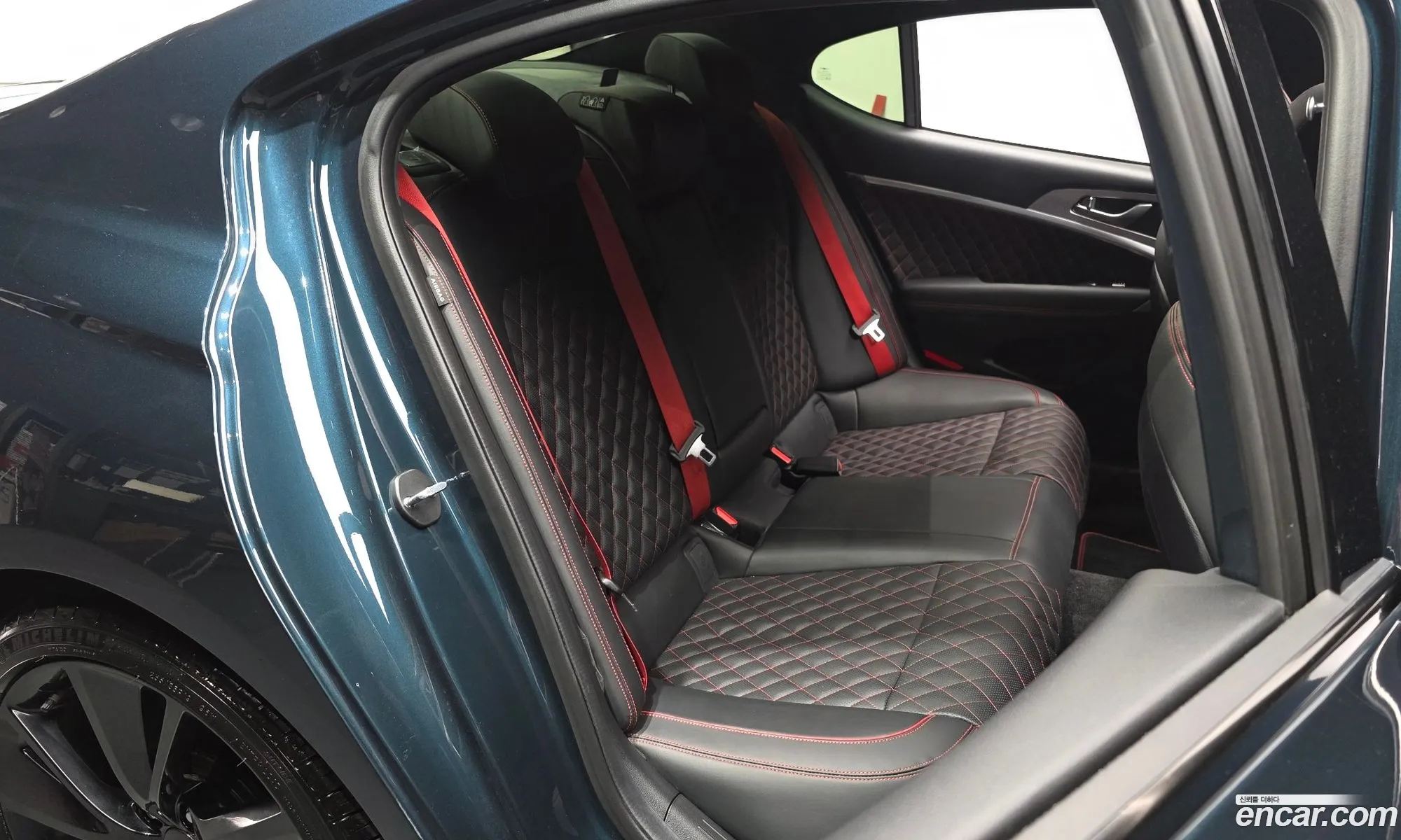 Genesis G70 2022 KMTG641EDPU108037 — 7