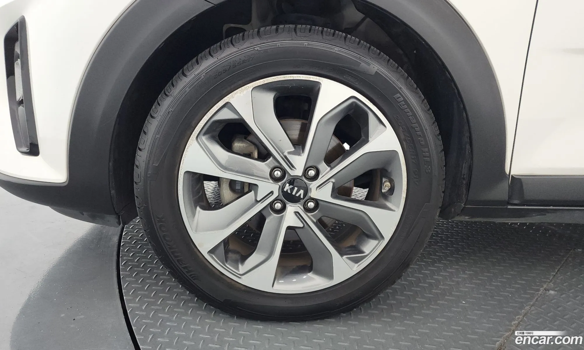 Kia Stonic 2018 KNADE815GJS121585 — 15