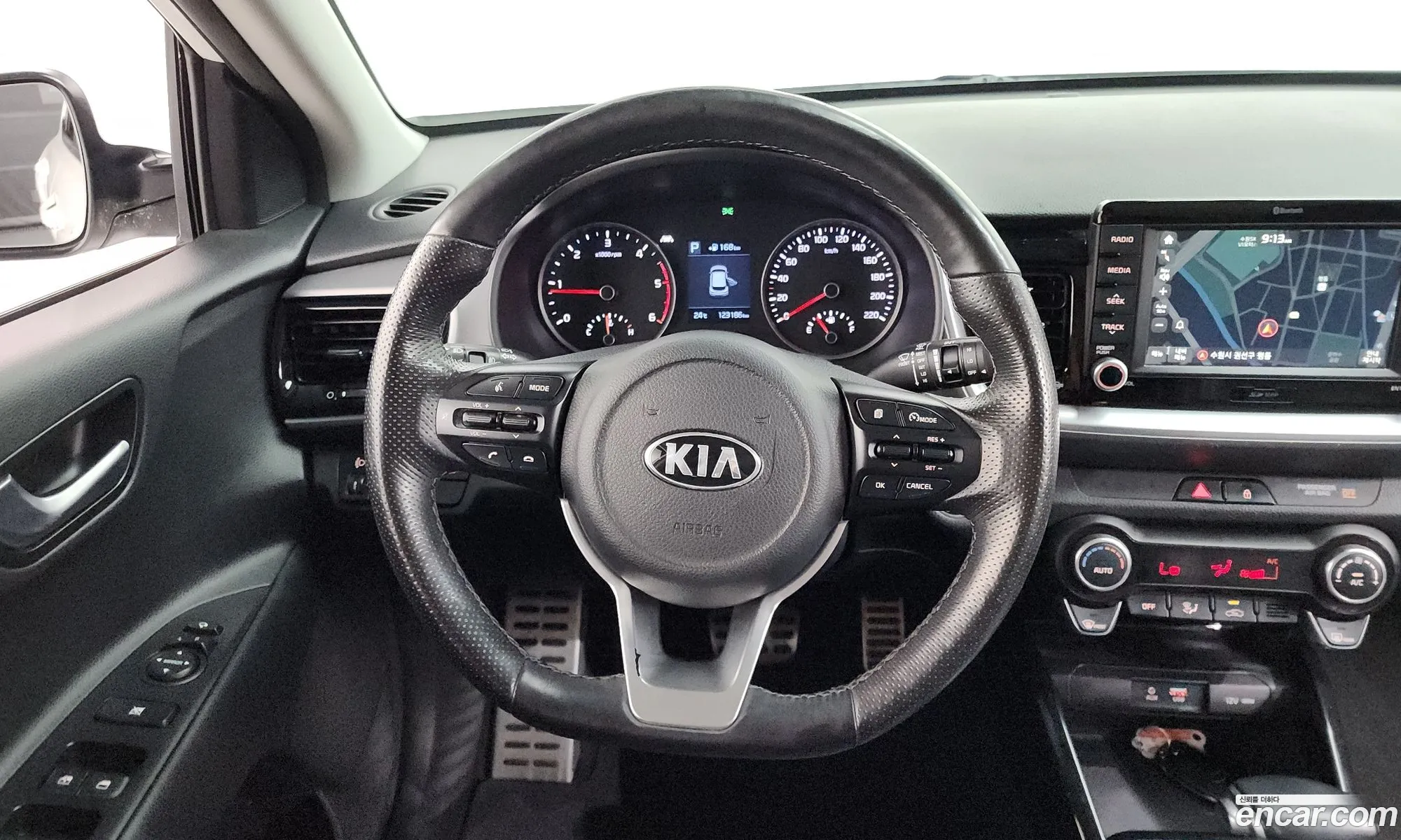 Kia Stonic 2018 KNADE815GJS121585 — 17