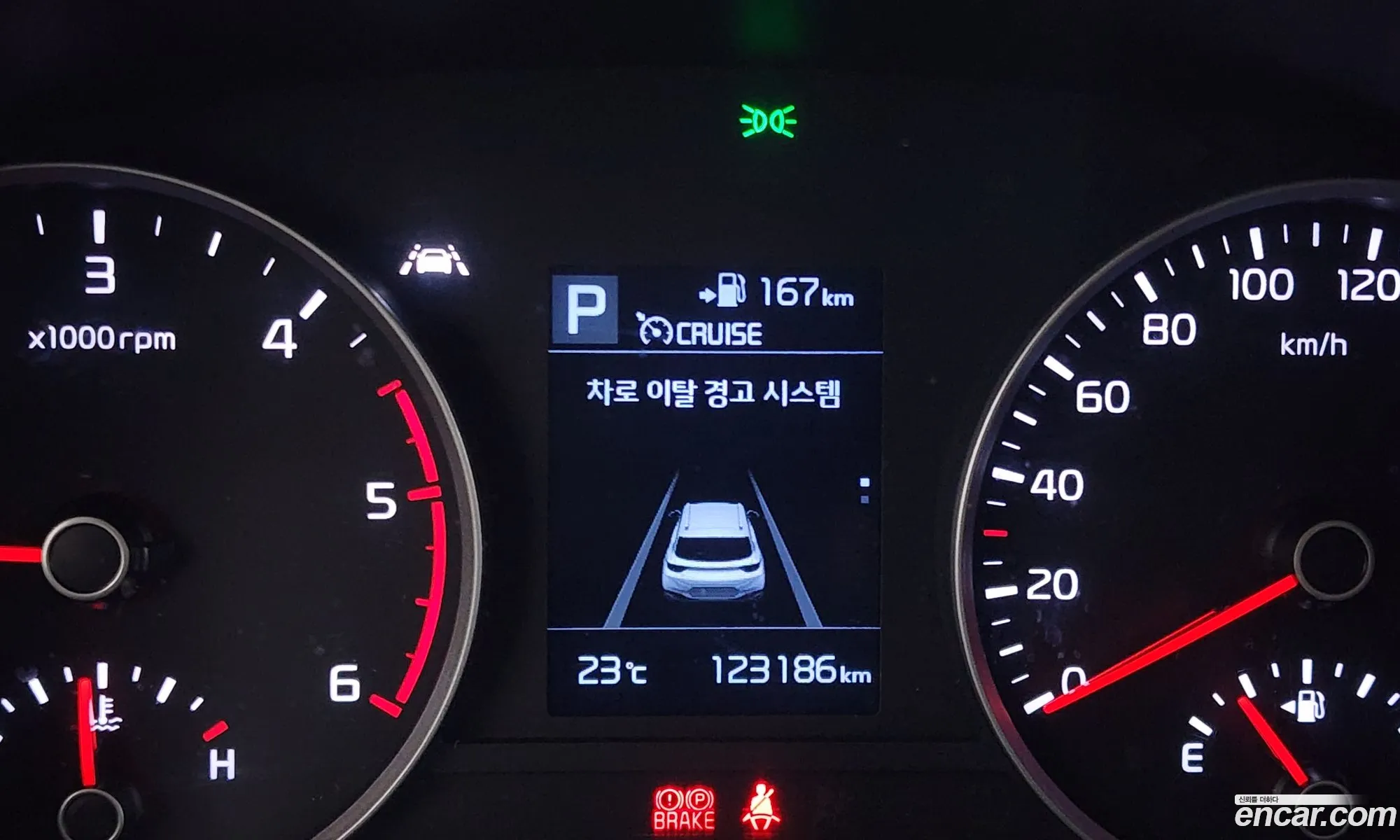 Kia Stonic 2018 KNADE815GJS121585 — 2