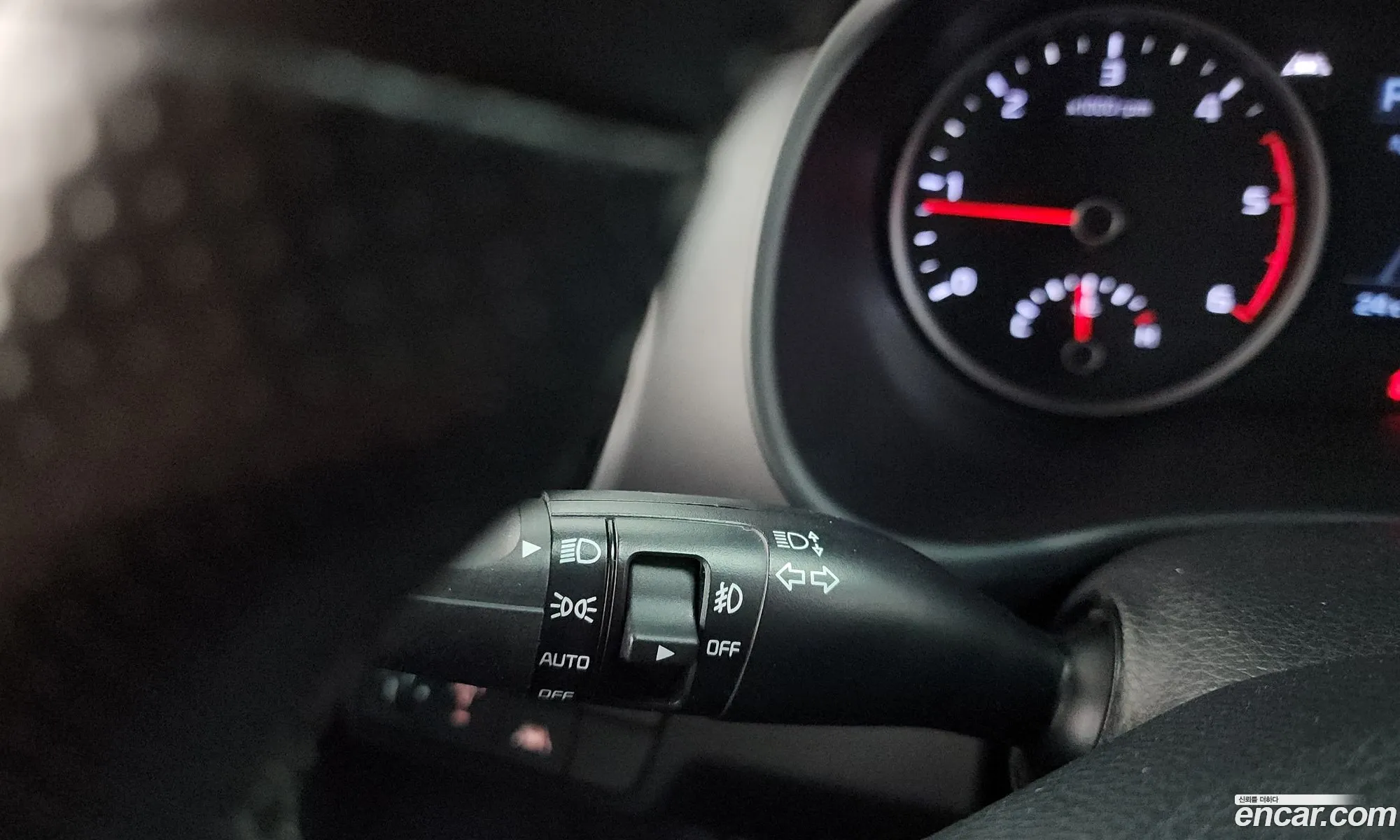 Kia Stonic 2018 KNADE815GJS121585 — 28