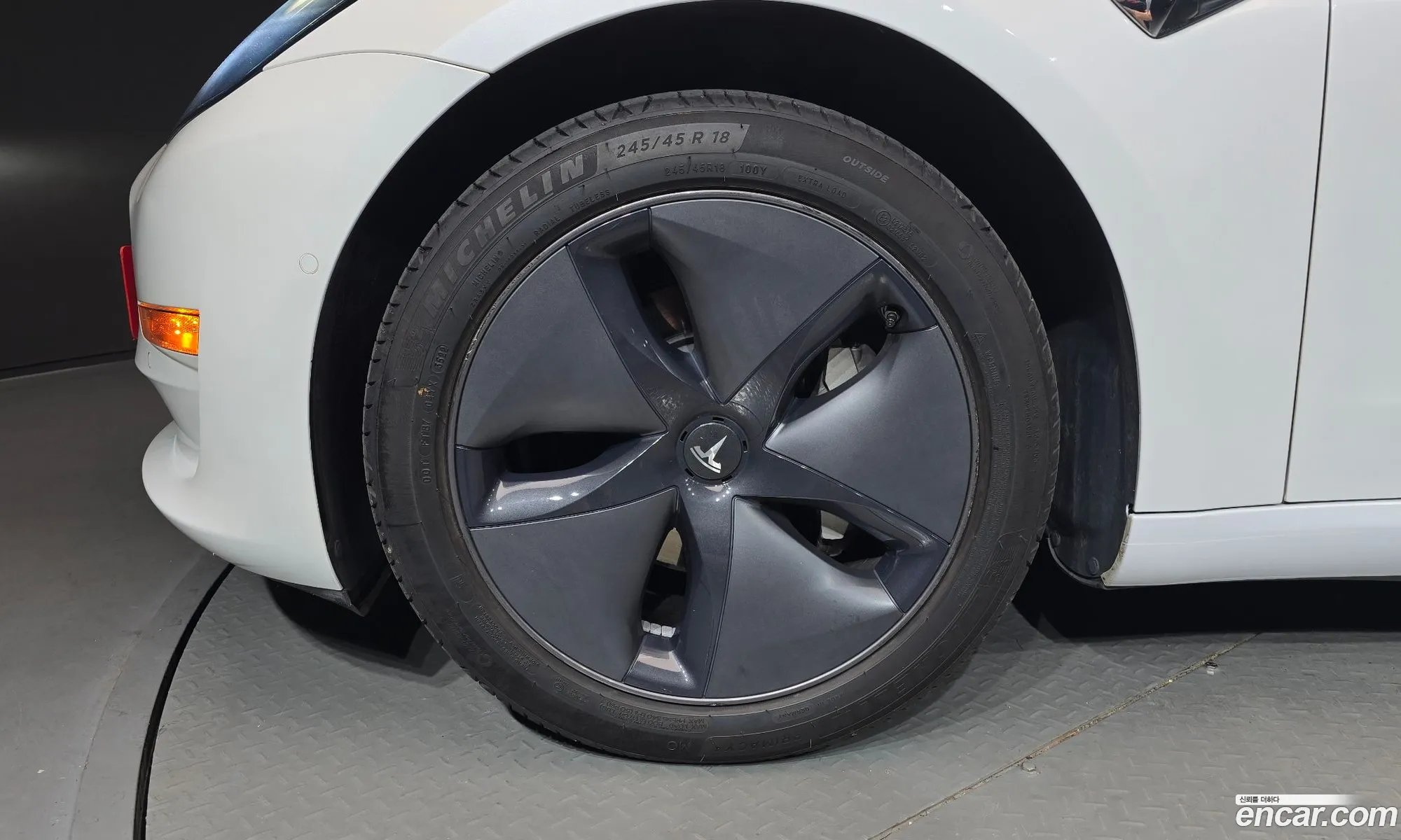 Tesla Model 3 2020 — 19