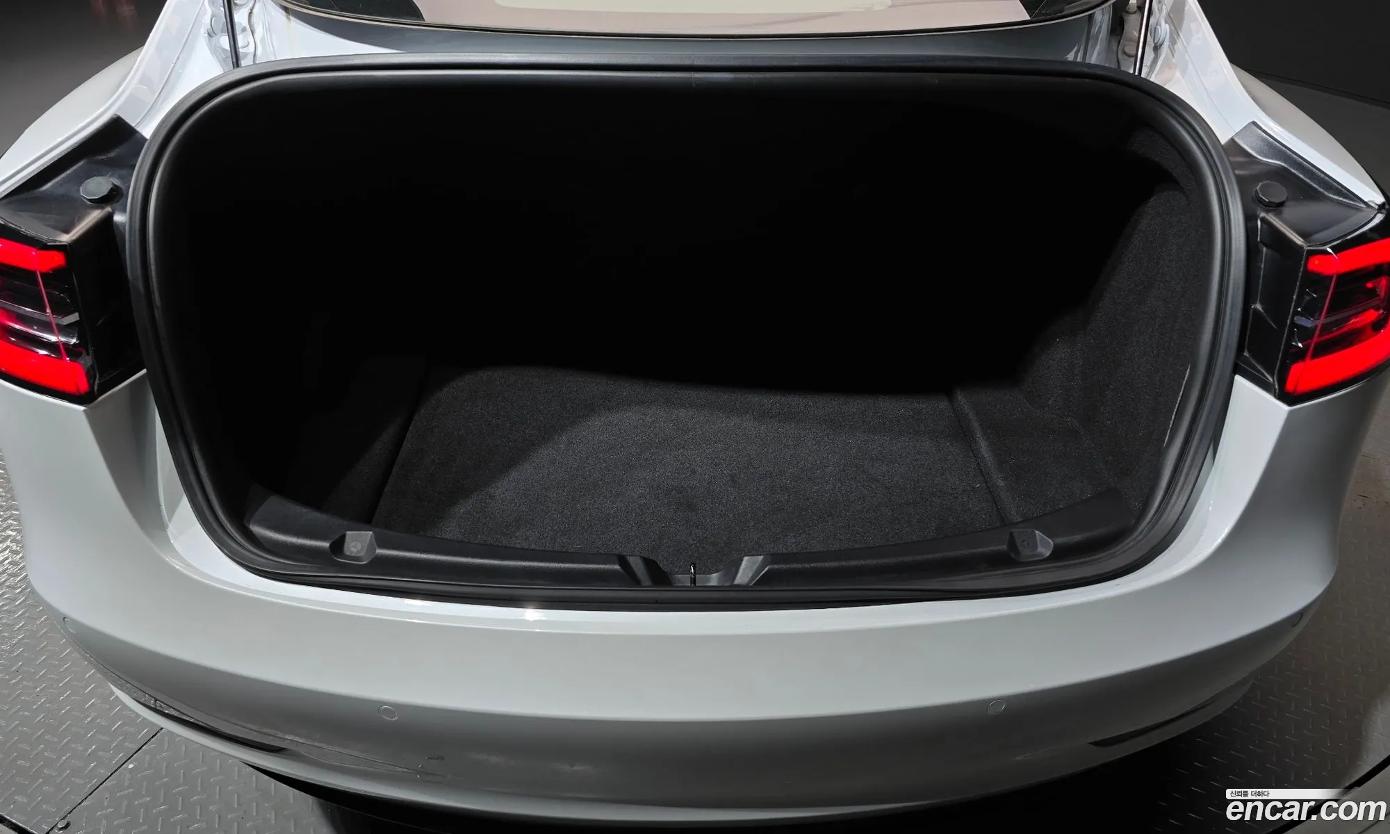 Tesla Model 3 2020 — 24