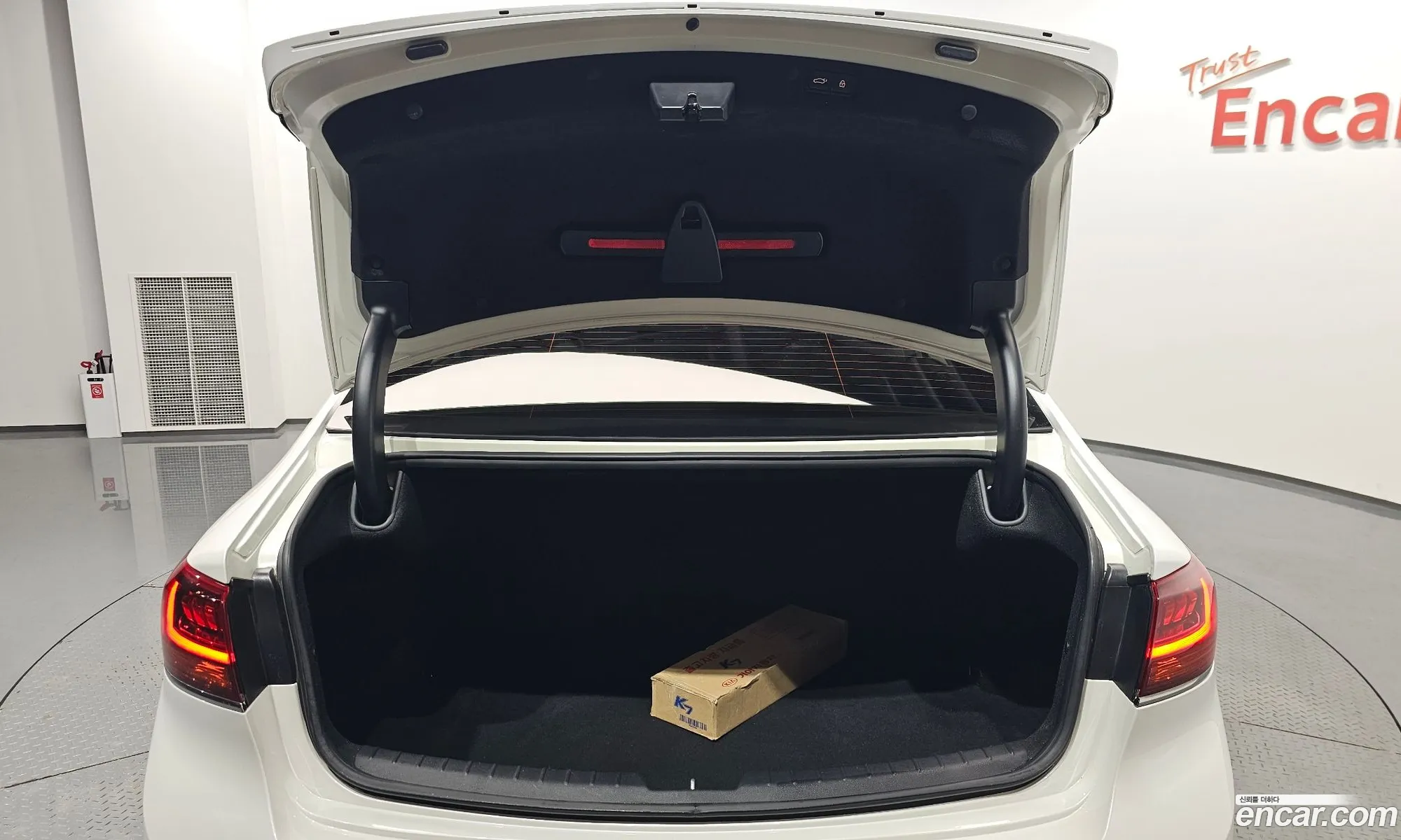 Kia K7 Premier 2020 KNALC41BBLA223583 — 8