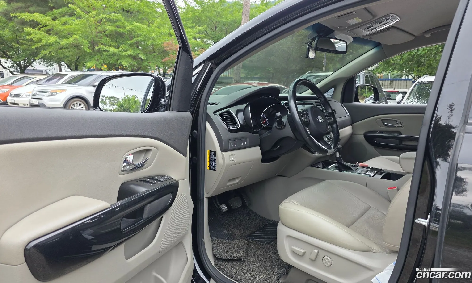 Kia Carnival 2017 KNAMC81ABJS368974 — 4