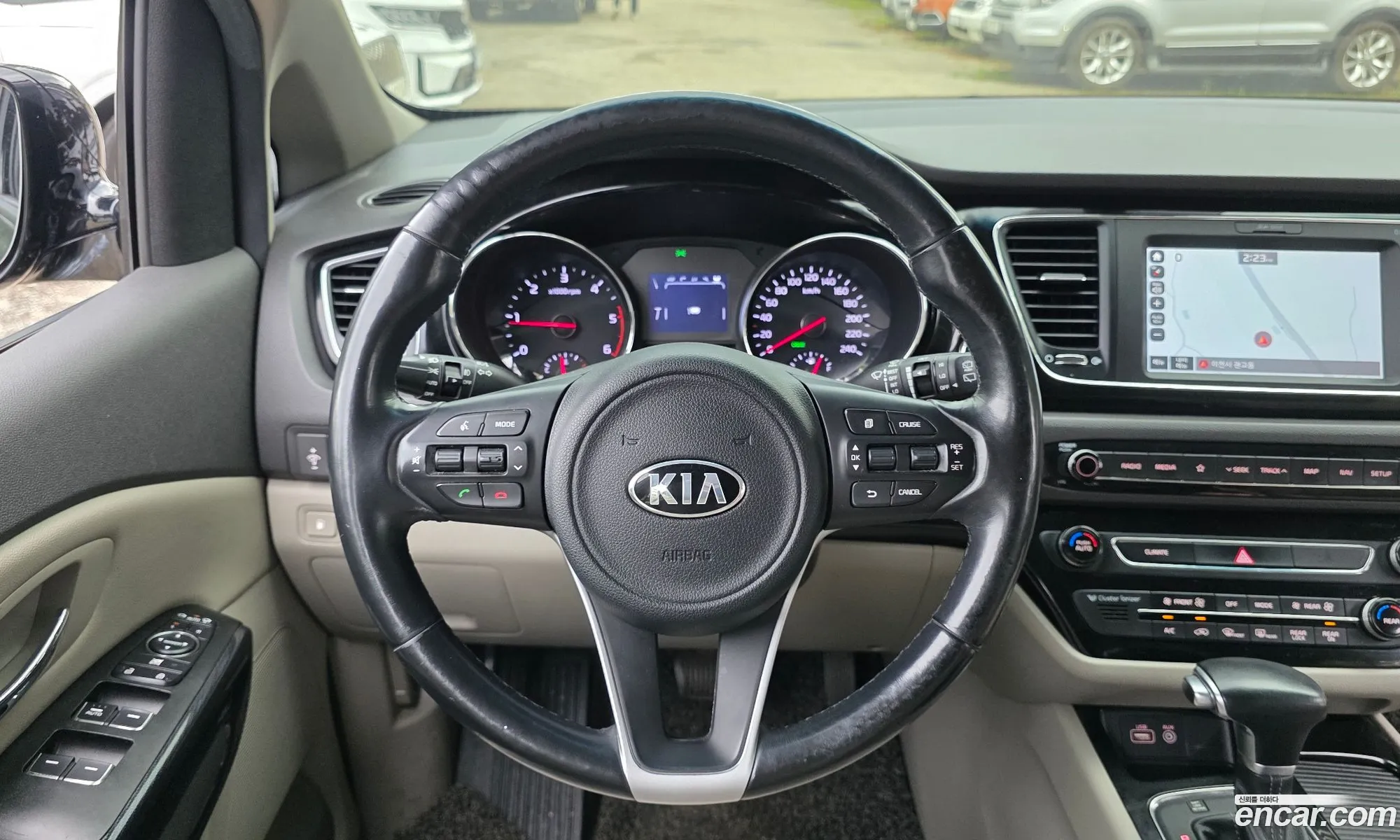 Kia Carnival 2017 KNAMC81ABJS368974 — 16