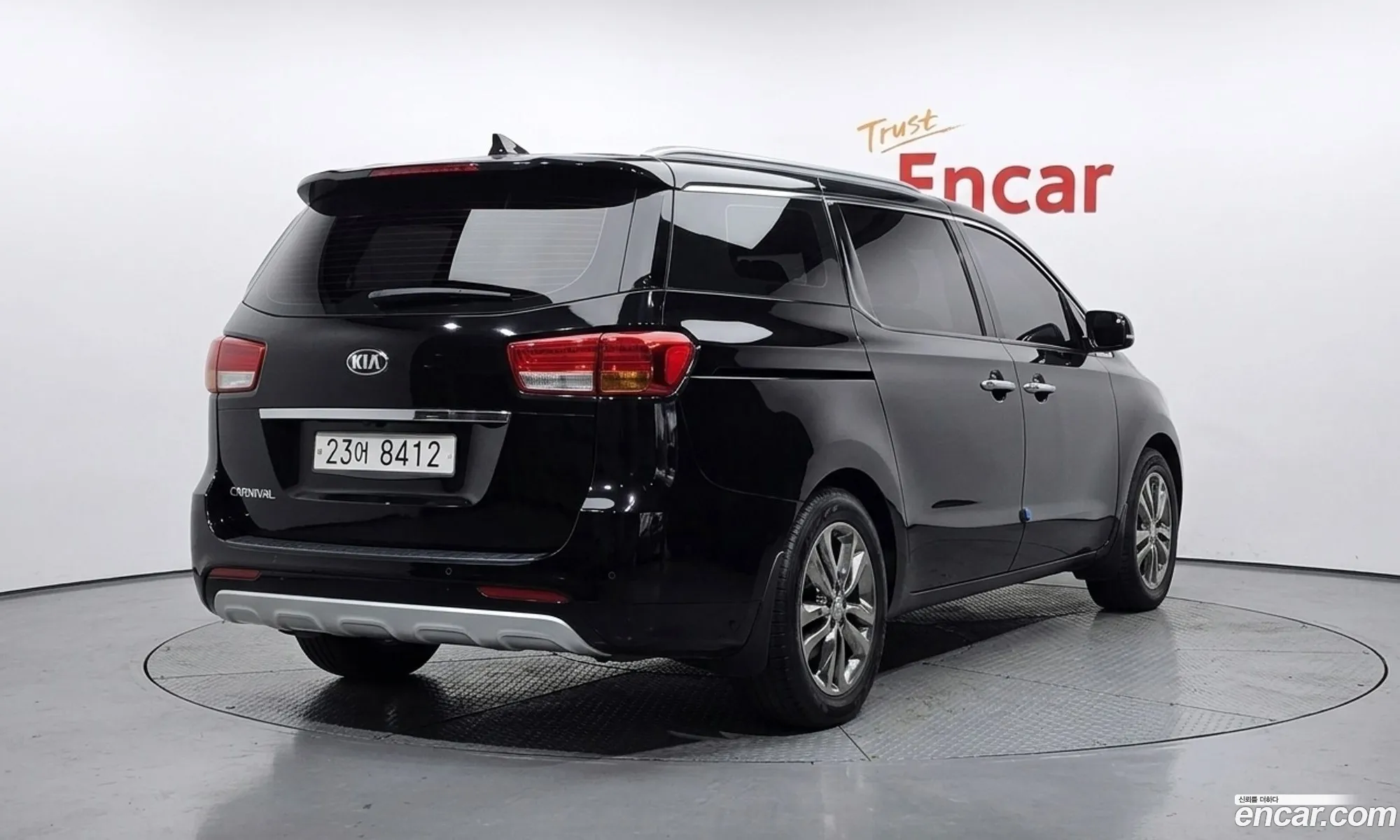 Kia Carnival 2017 KNAMC81ABJS368974 — 12