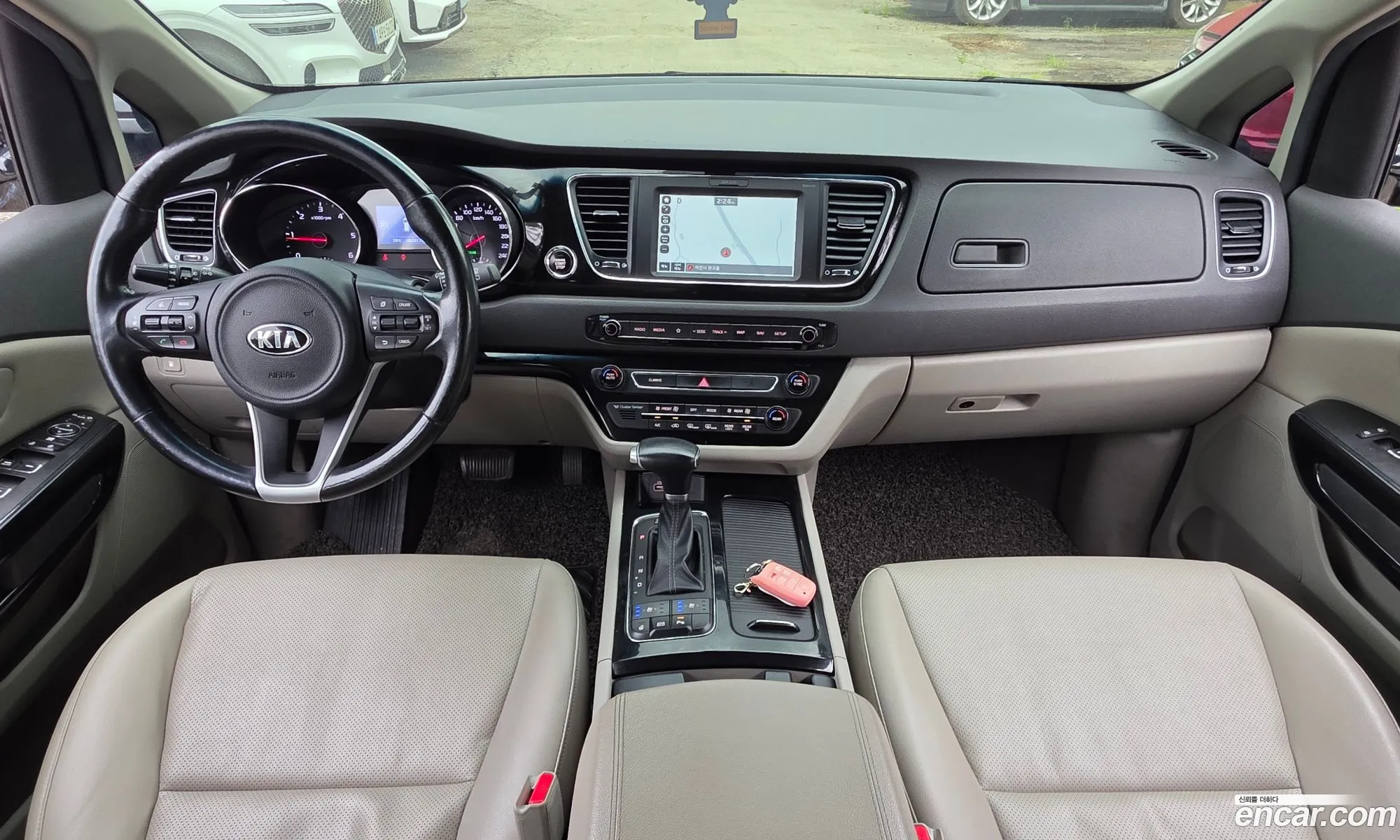 Kia Carnival 2017 KNAMC81ABJS368974 — 2