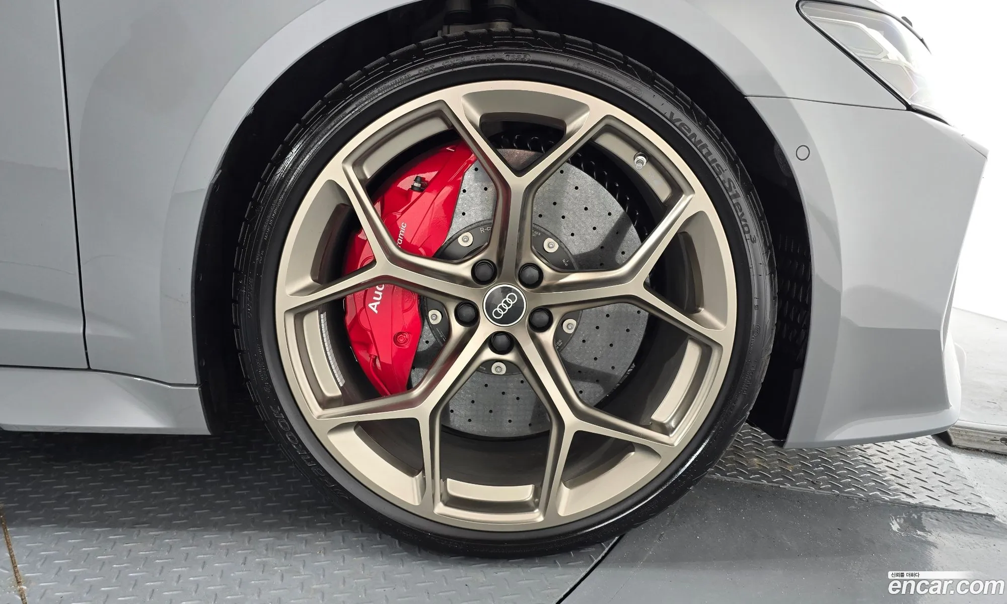 Audi RS6 2025 WUAZZZF2XSN908152 — 24