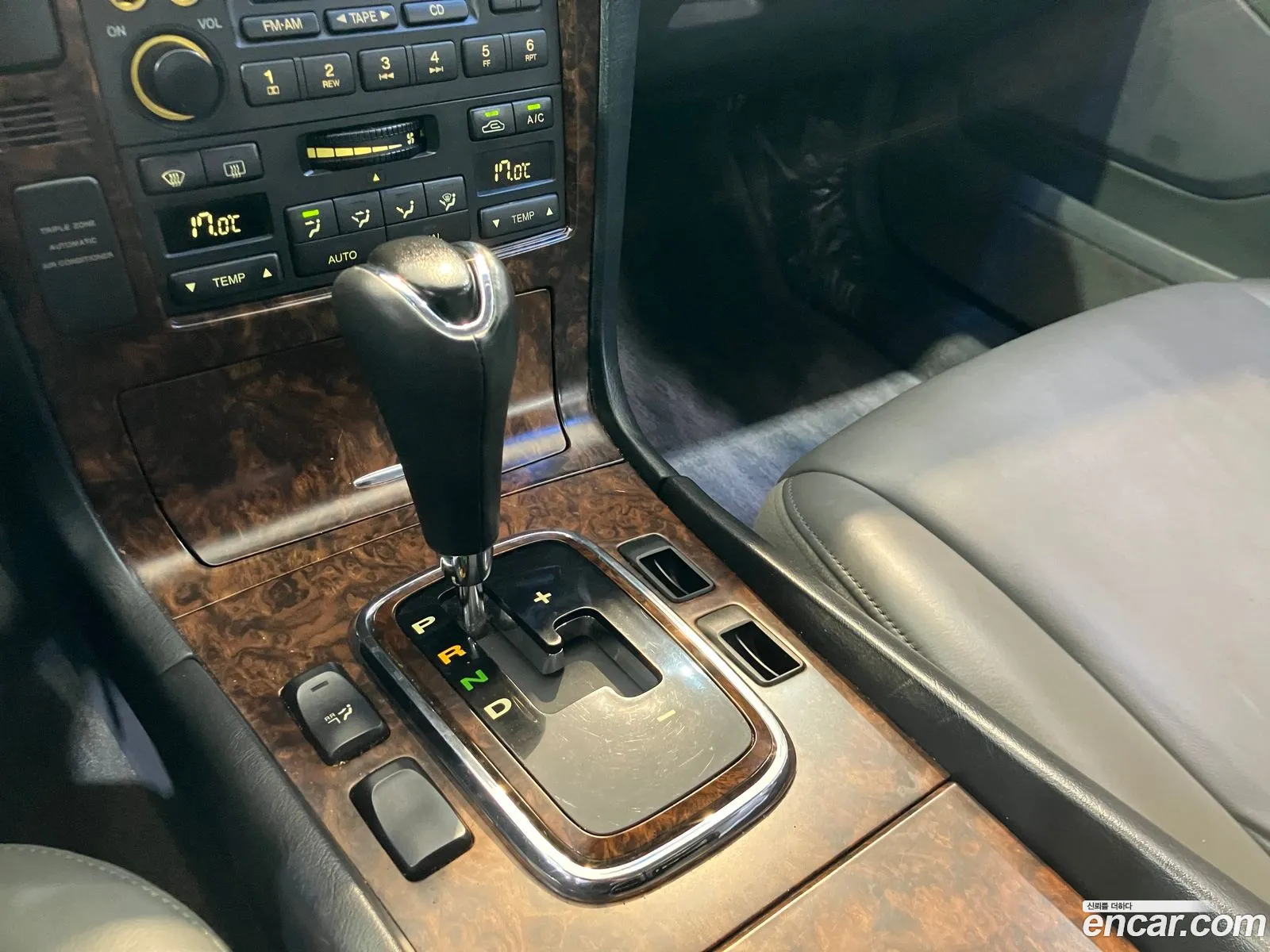 Hyundai Equus 2000 — 4