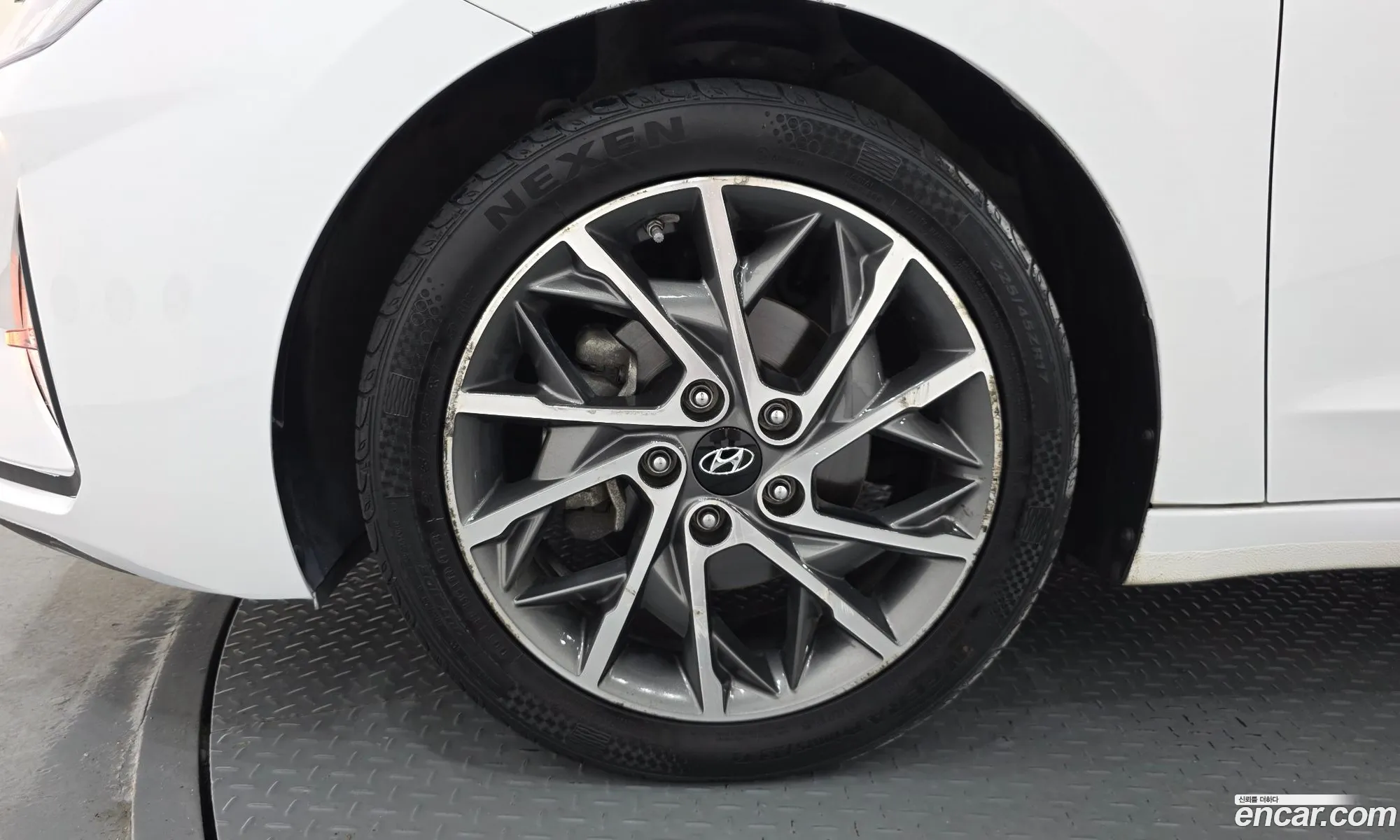 Hyundai Elantra AD 2019 — 21