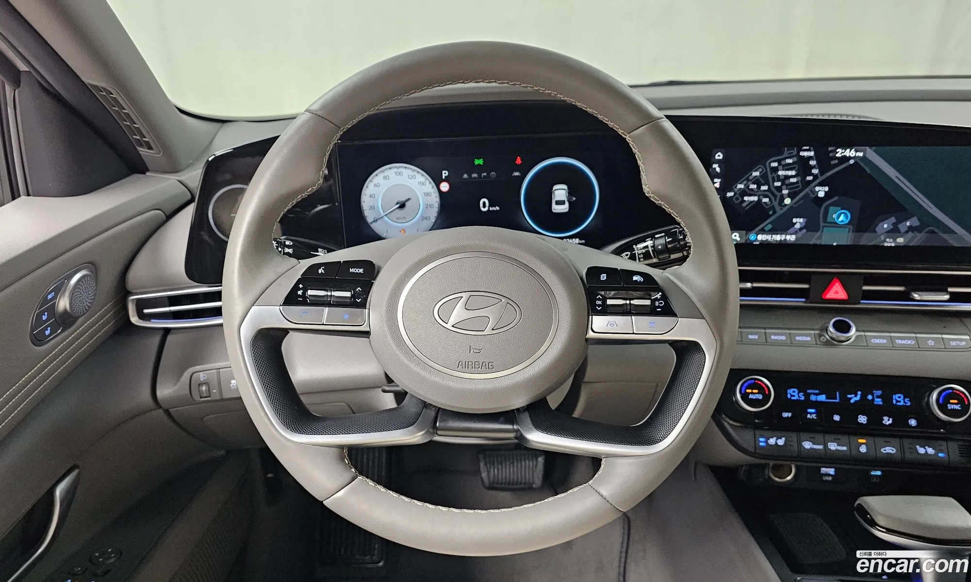 Hyundai Elantra 2023 — 5