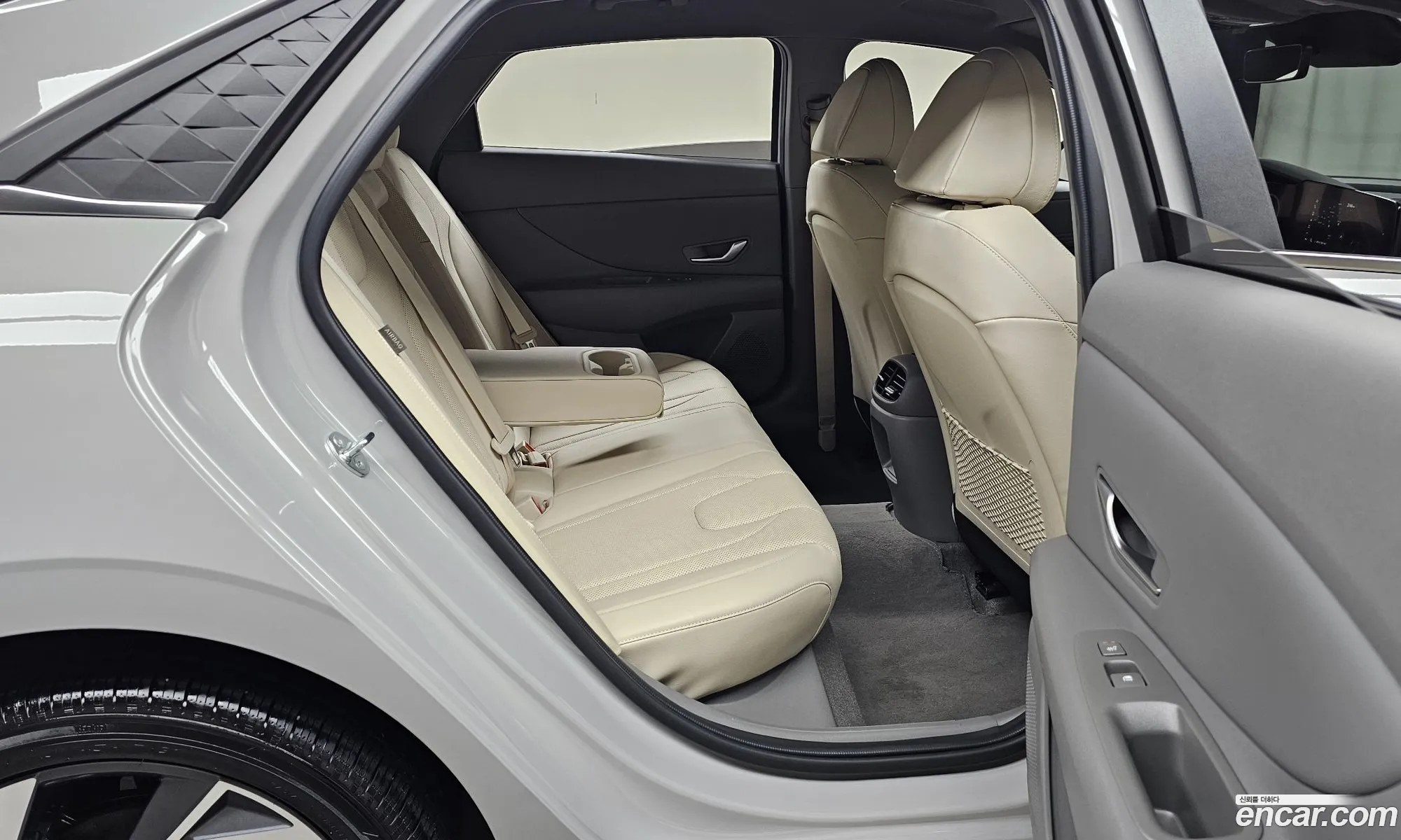 Hyundai Elantra 2023 — 11