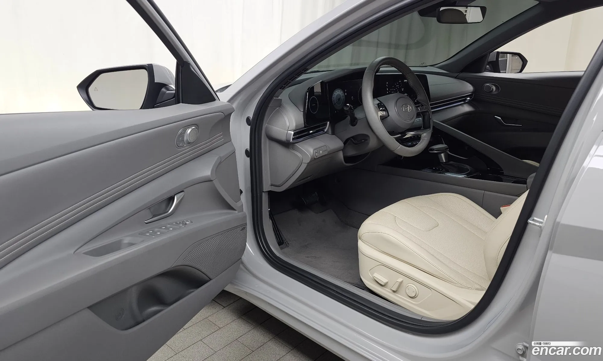 Hyundai Elantra 2023 — 26