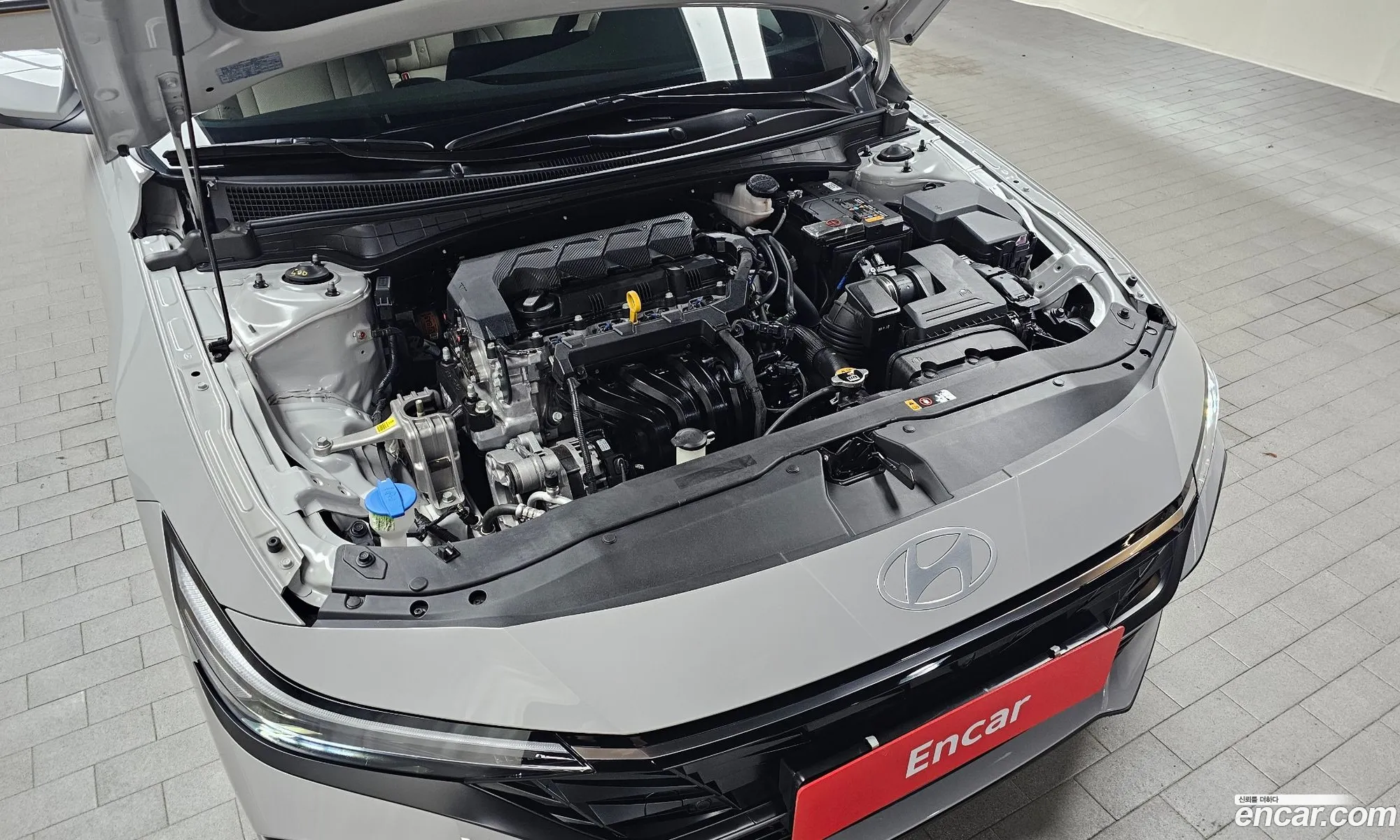 Hyundai Elantra 2023 — 2