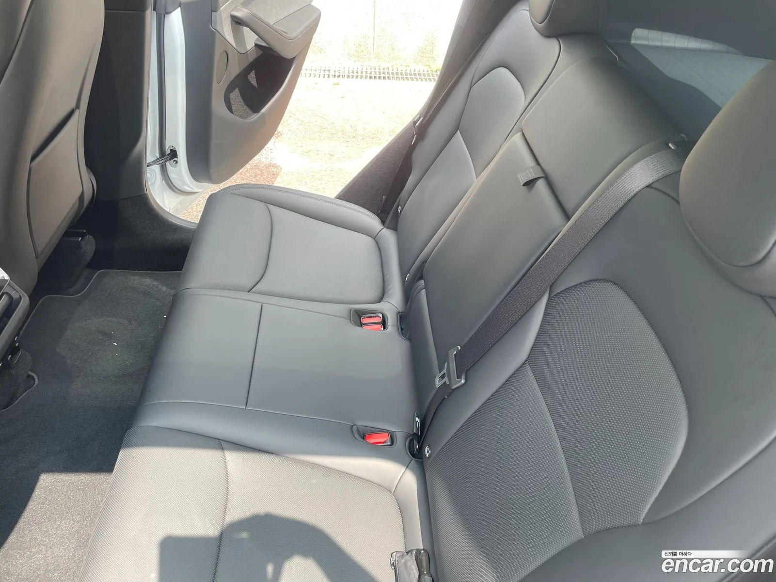 Tesla Model Y 2026 — 9