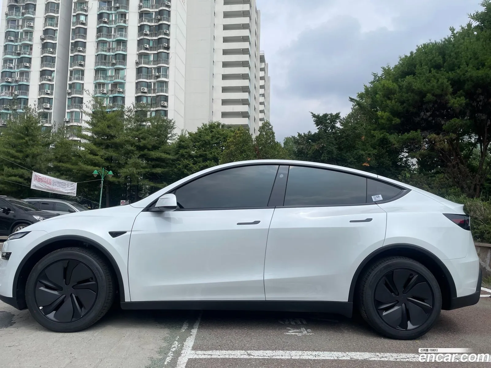 Tesla Model Y 2026 — 3