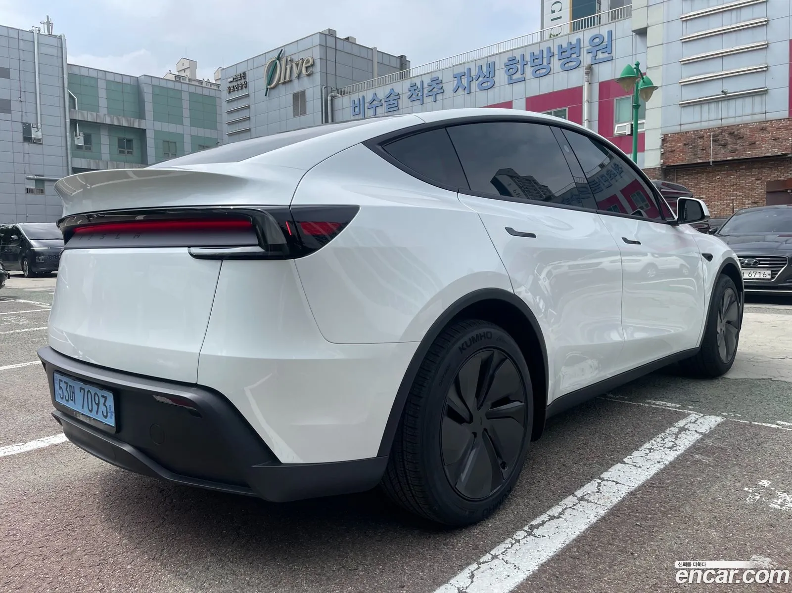 Tesla Model Y 2026 — 11