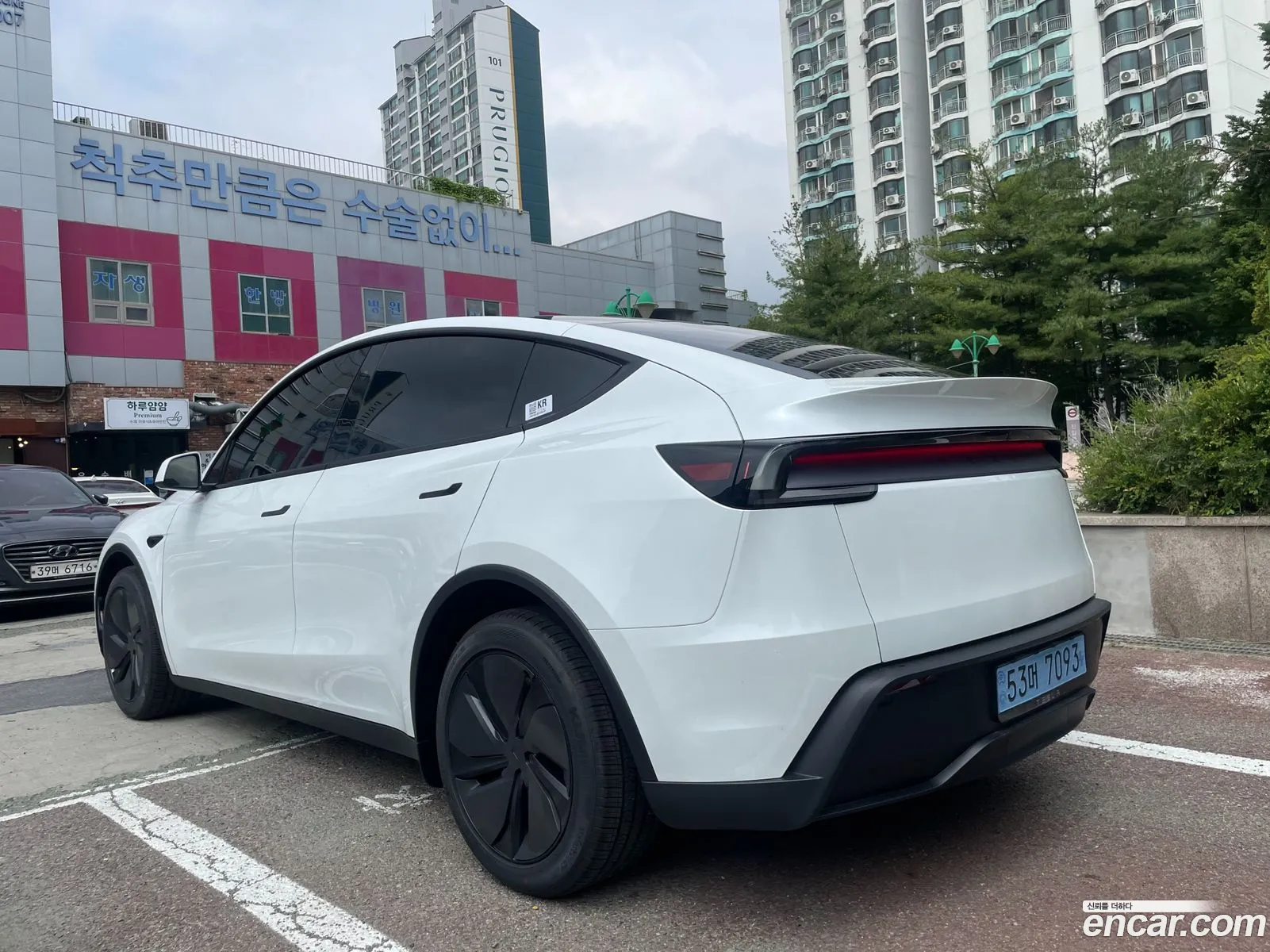 Tesla Model Y 2026 — 2