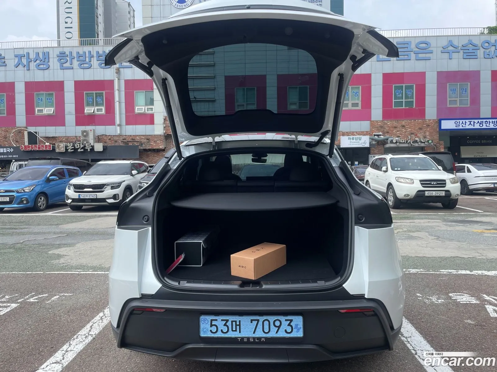 Tesla Model Y 2026 — 4