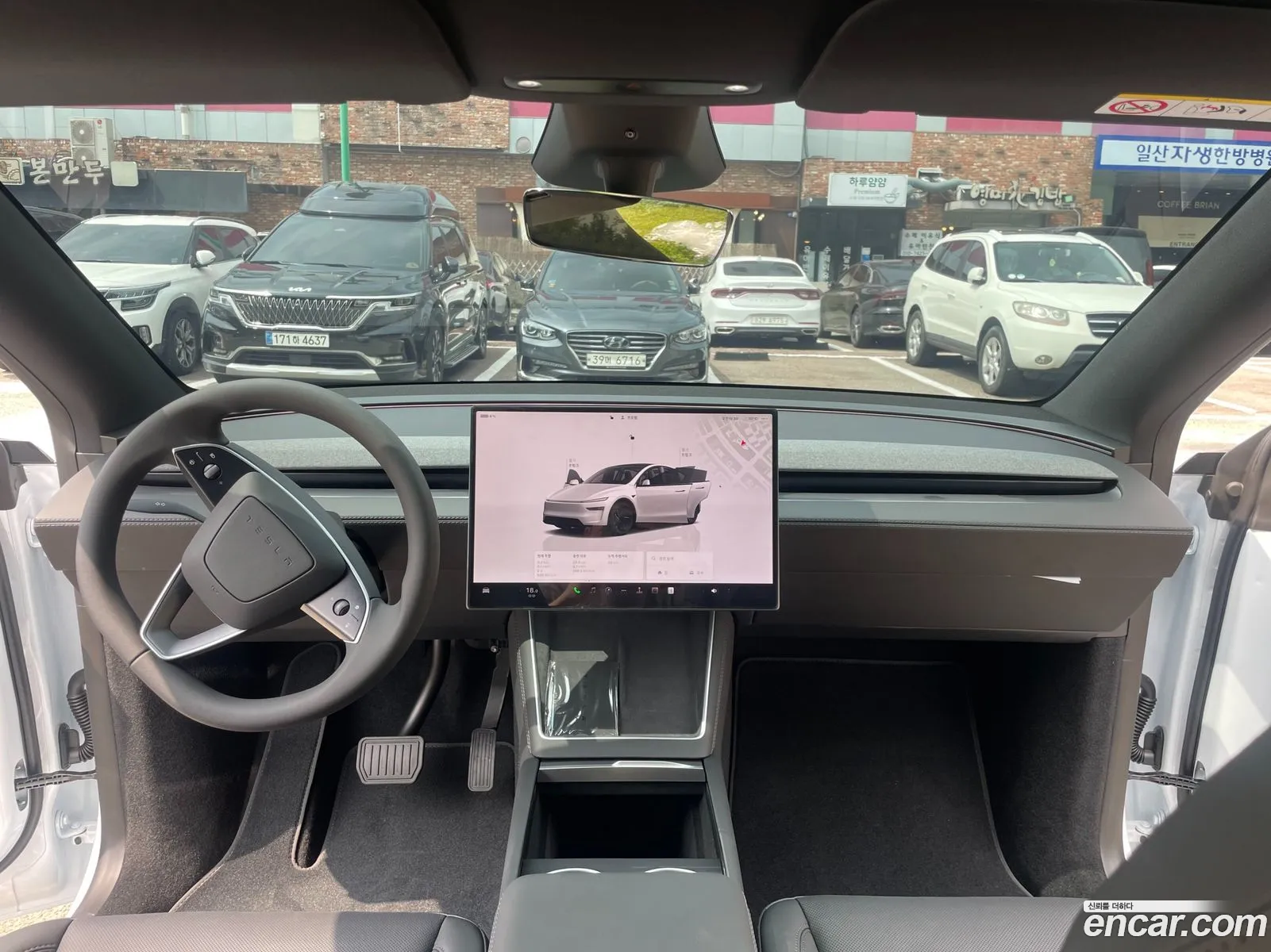 Tesla Model Y 2026 — 6