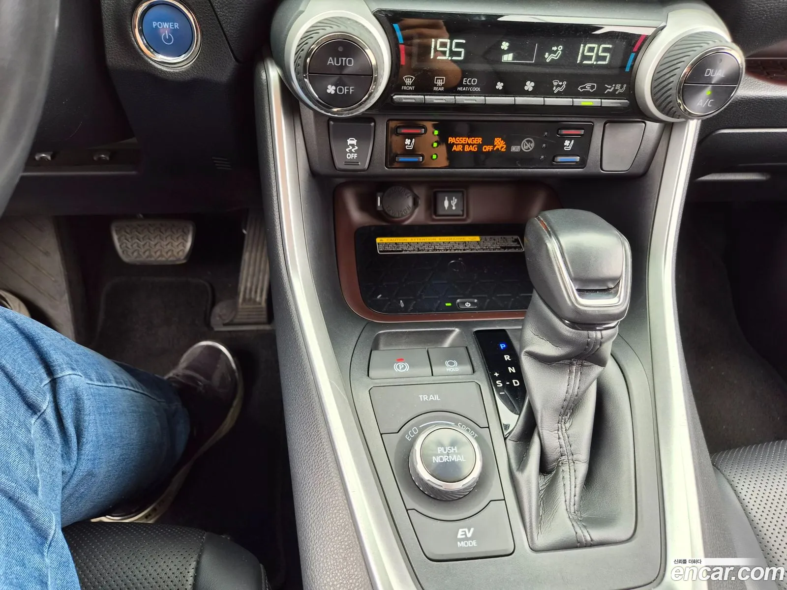 Toyota RAV4 2019 — 17