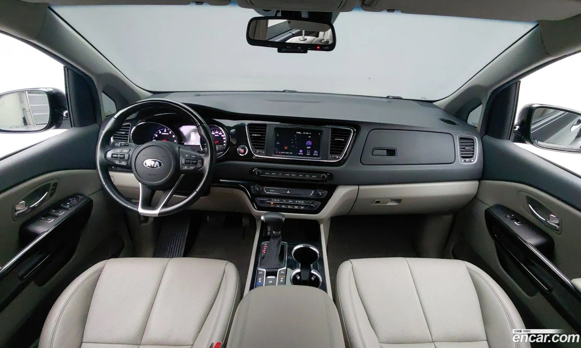 Kia Carnival 2019 — 17