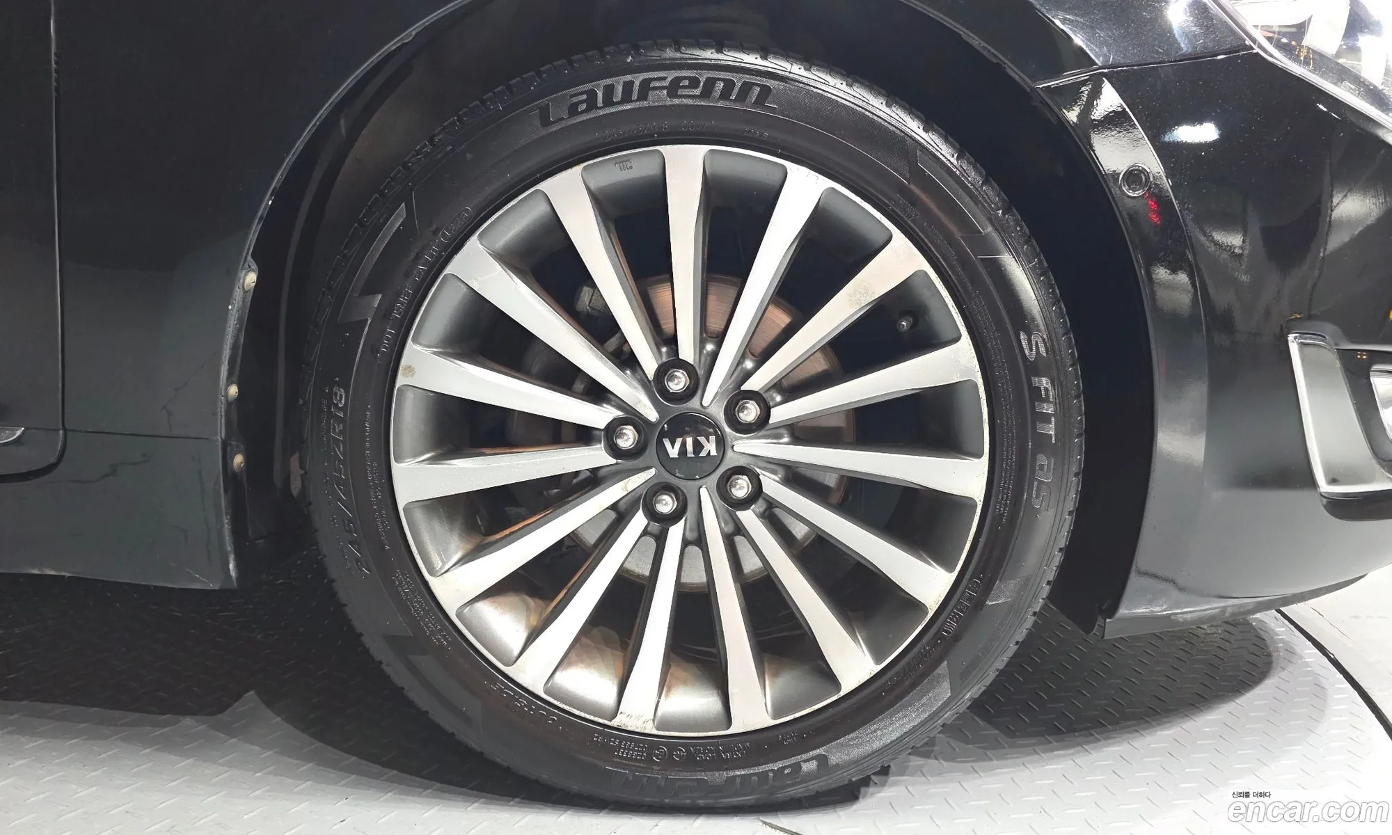 Kia K7 2013 KNALM415BDA115774 — 24