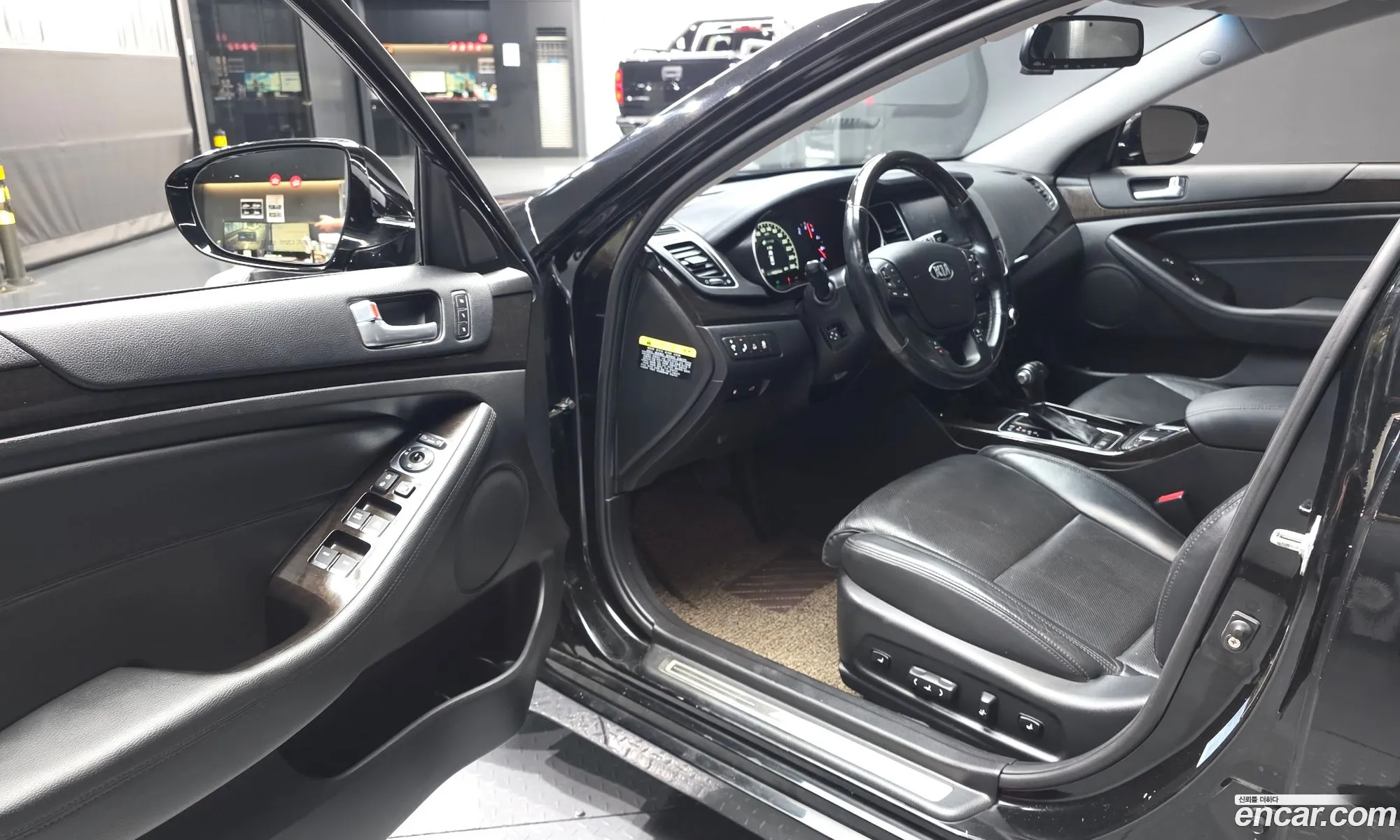 Kia K7 2013 KNALM415BDA115774 — 15
