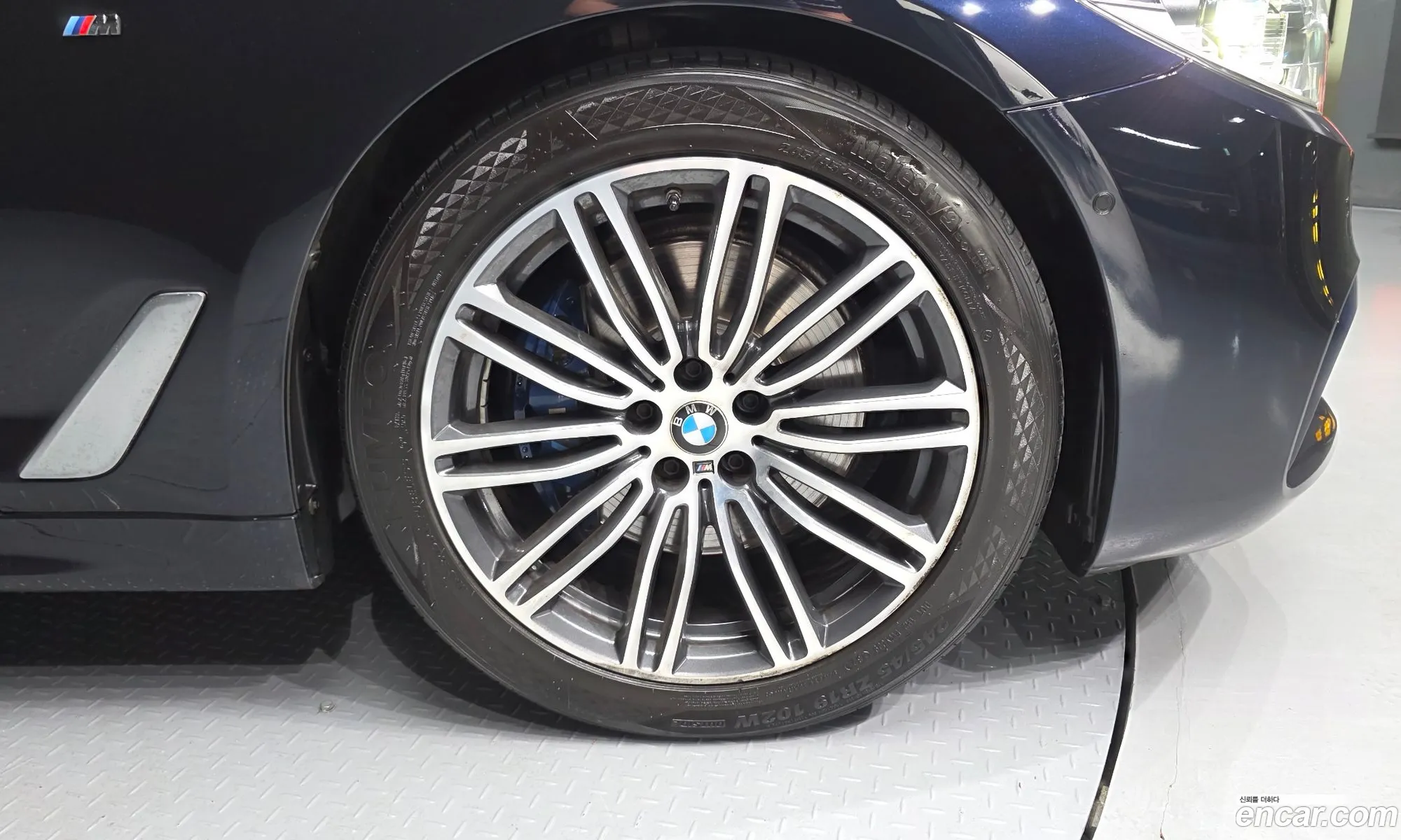 BMW 5 Series 2019 — 24