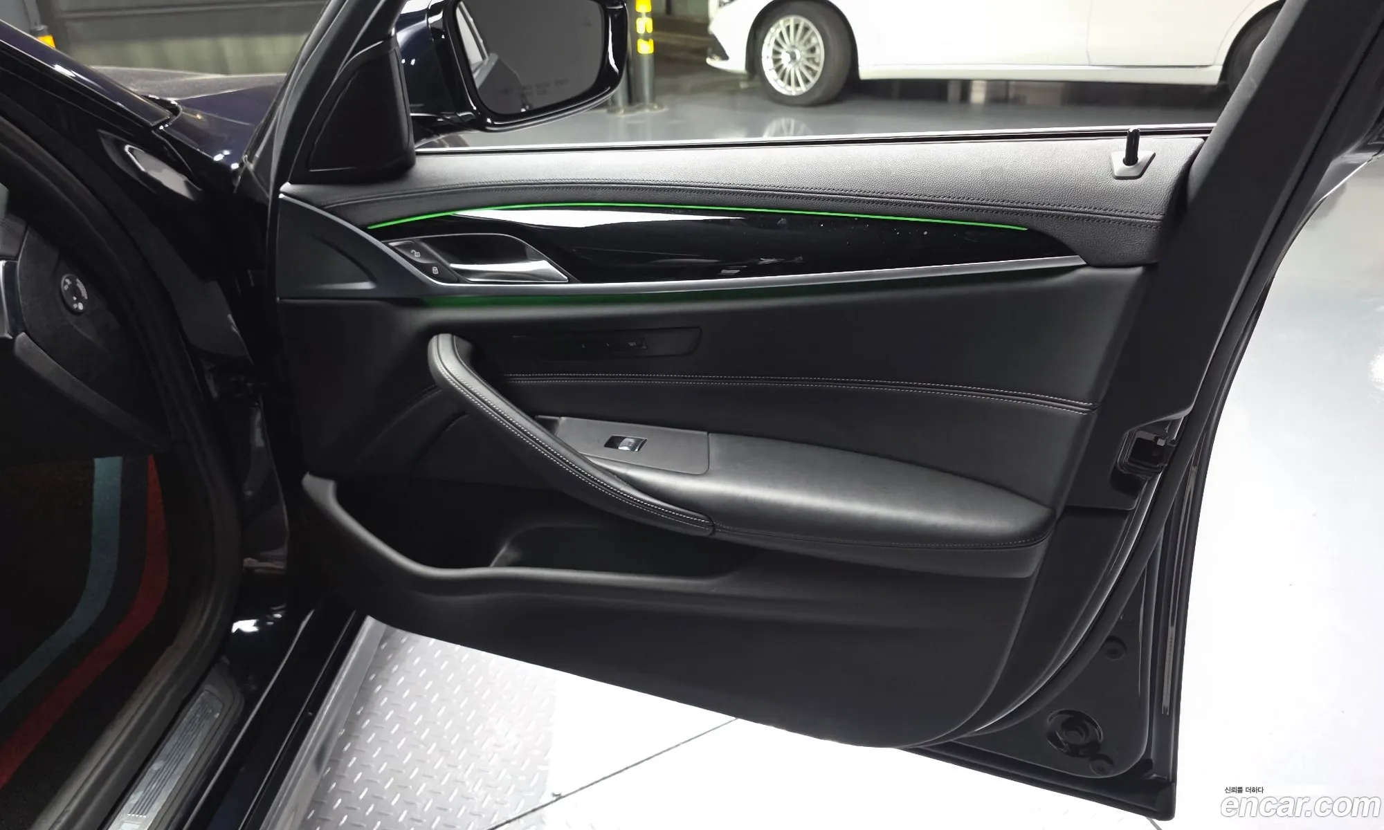 BMW 5 Series 2019 — 12
