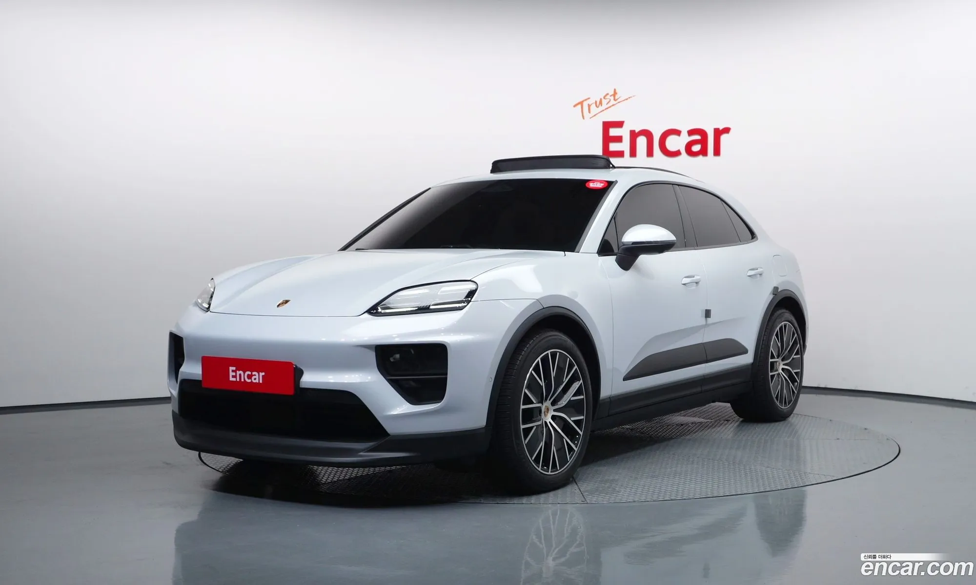 Porsche Macan EV