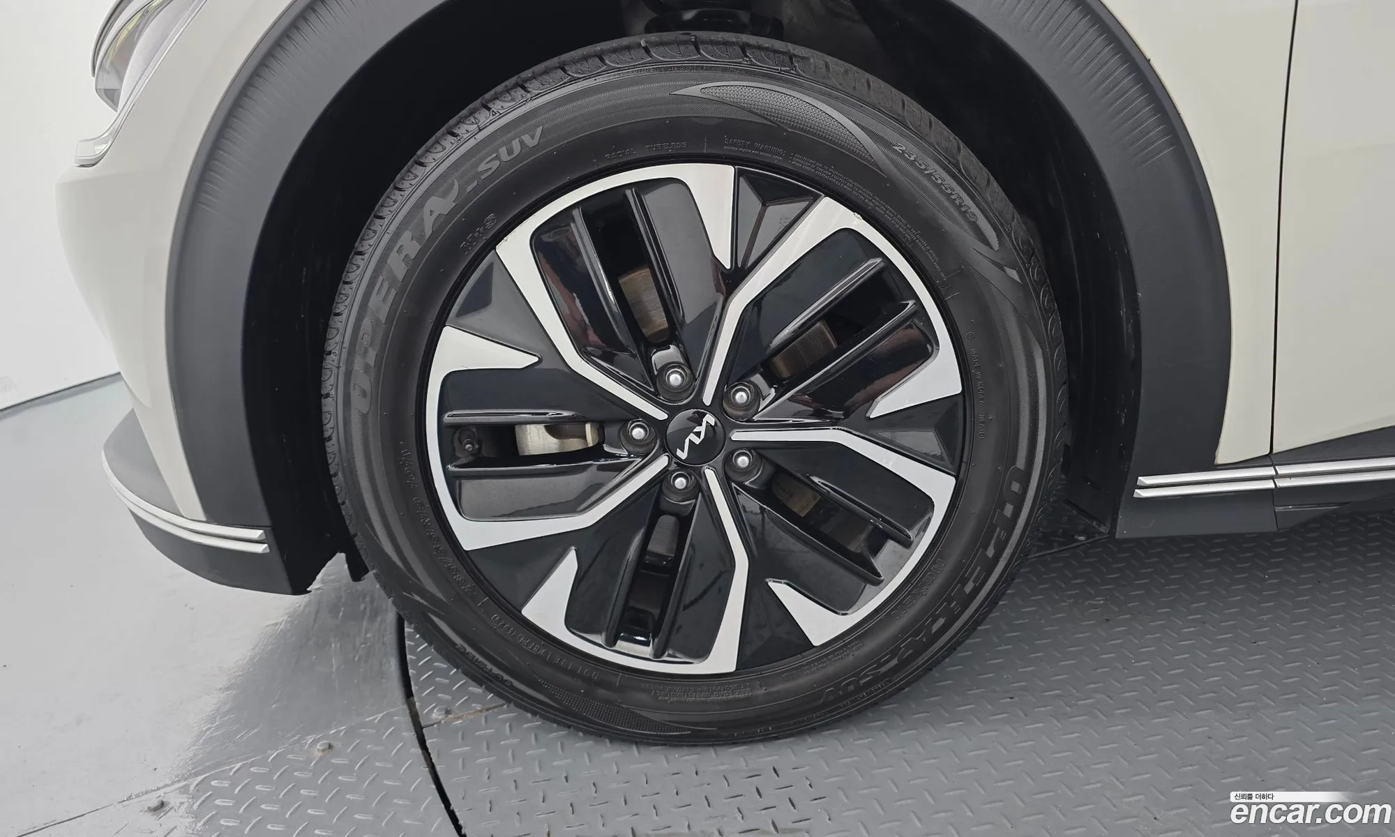 Kia EV6 2022 KNAC281AFNA086285 — 5