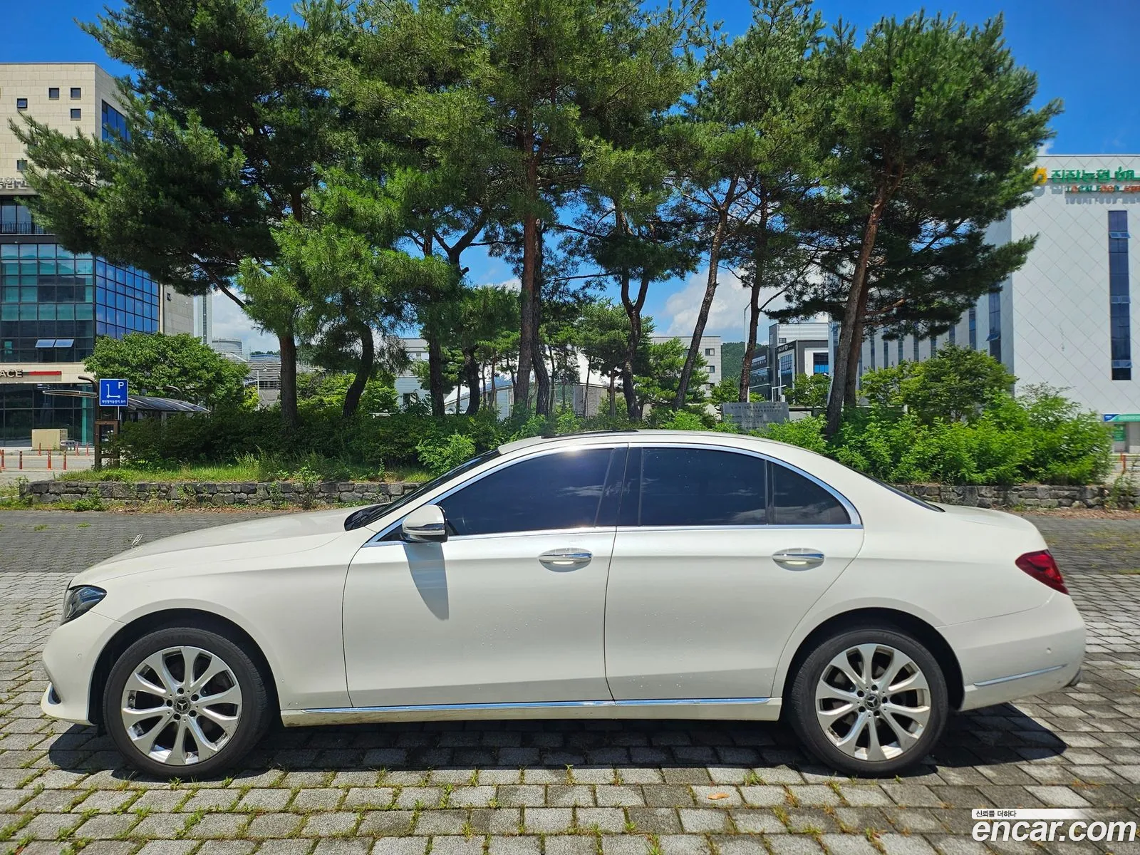Mercedes-Benz E-Class W213 2019 — 14