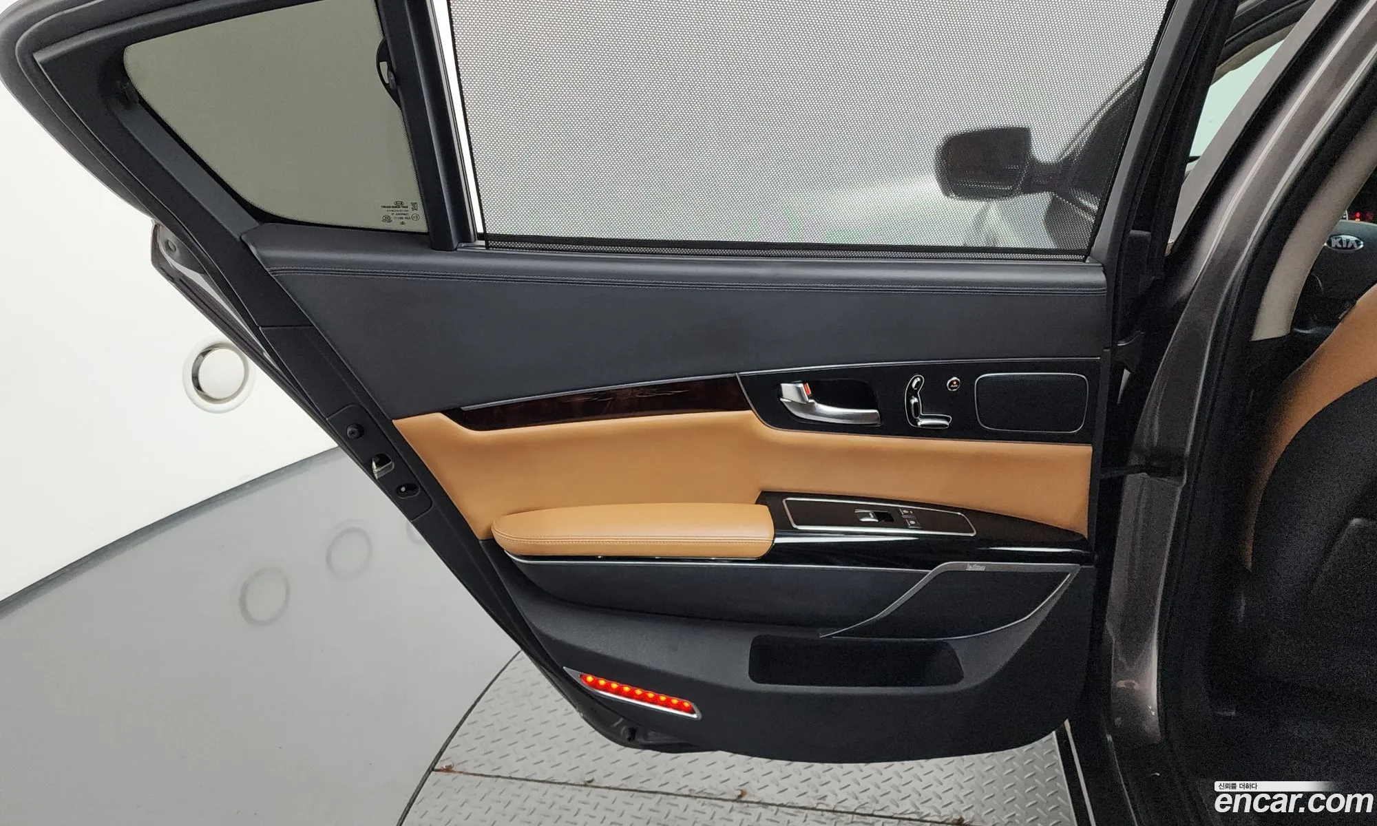 Kia K9 2014 KNALW413BFS024797 — 15