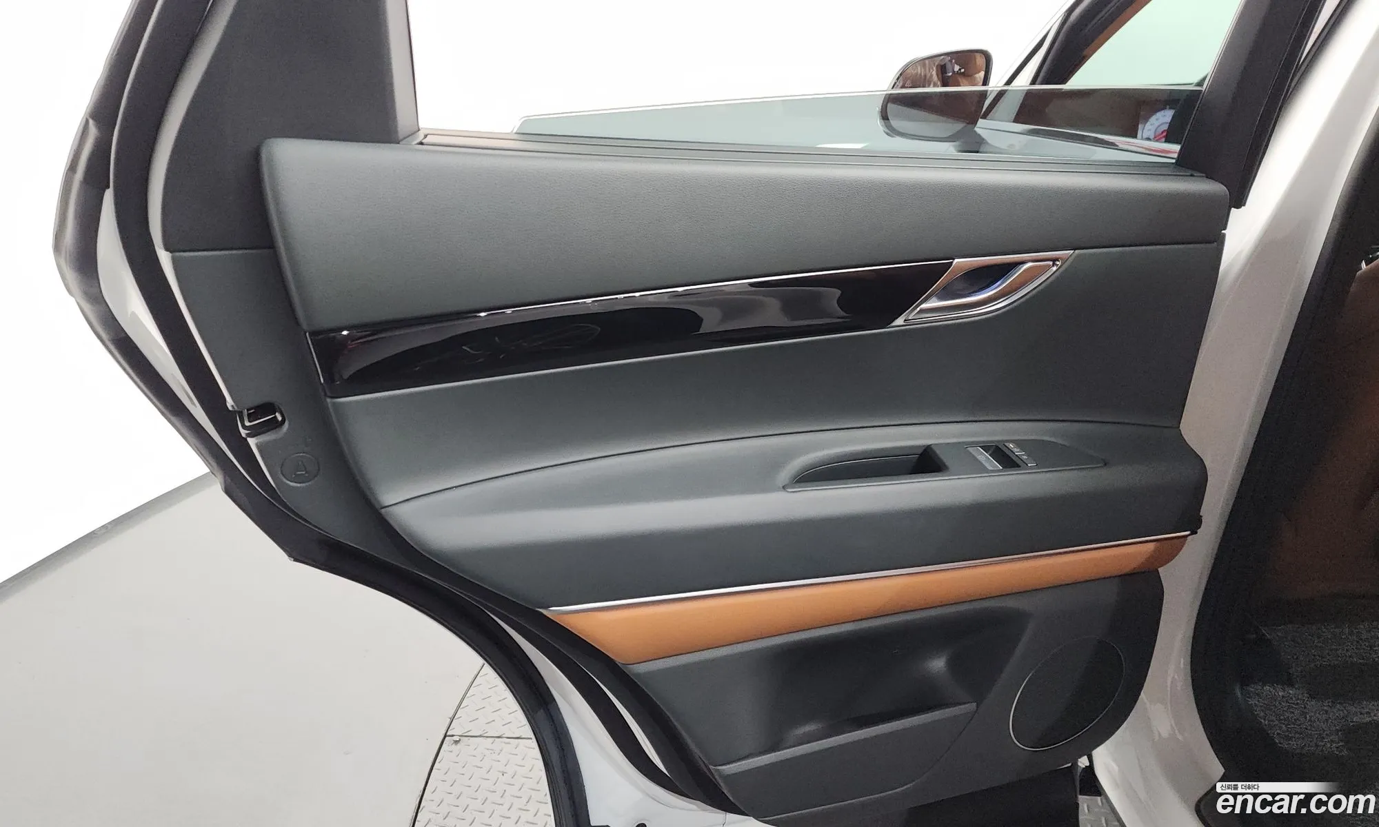Genesis GV80 2024 KMTHA81BBRU214900 — 28