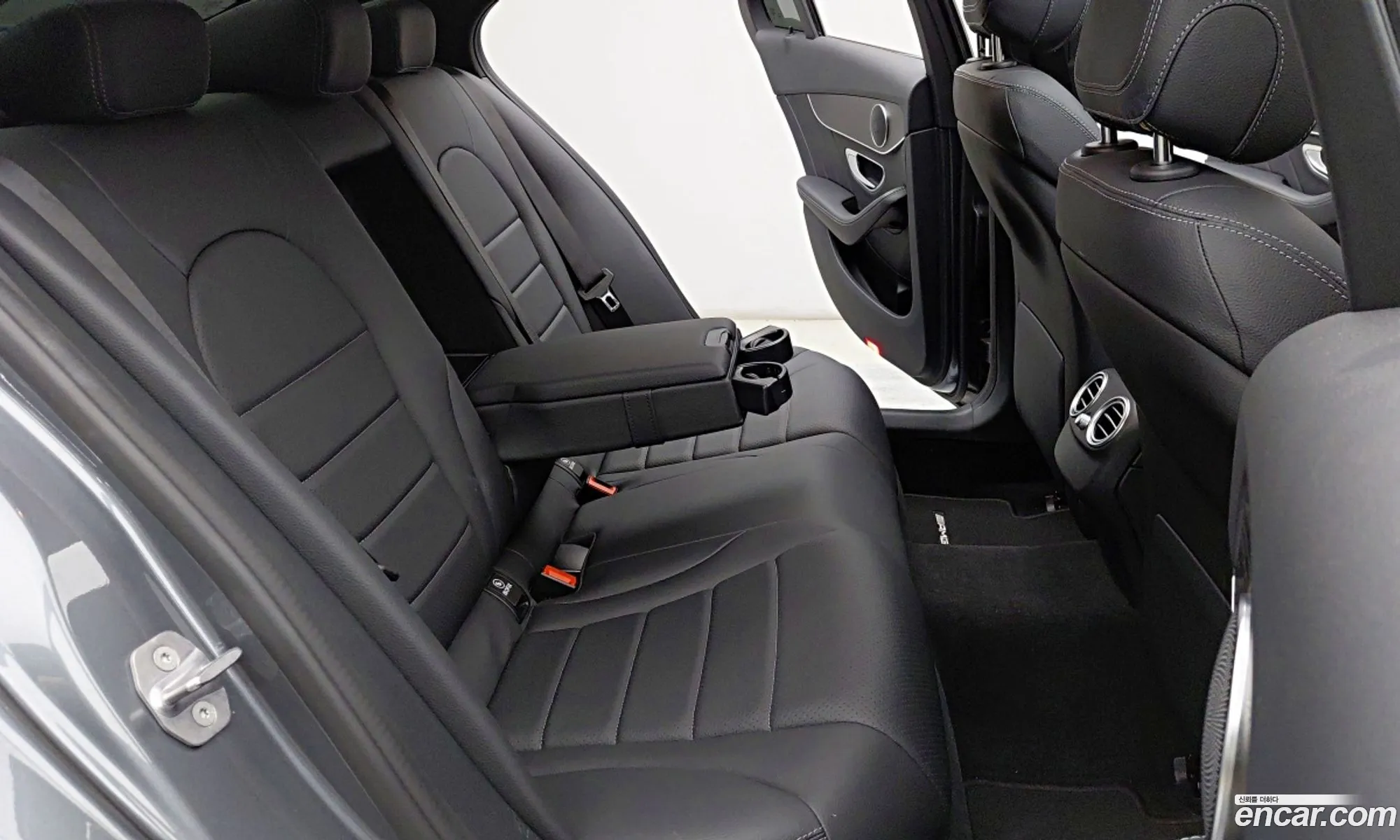 Mercedes-Benz C-Class W205 2019 — 18