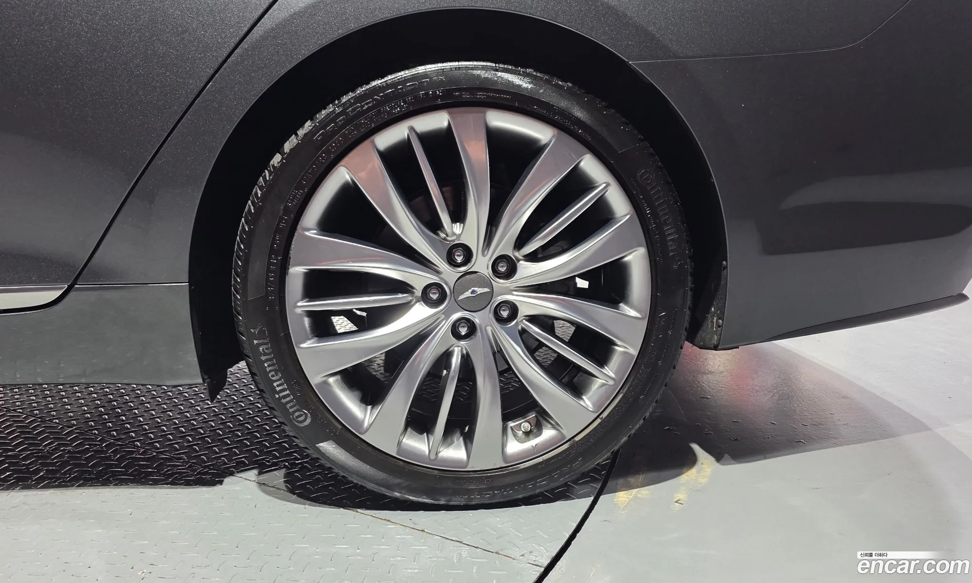 Genesis G80 2019 KMHGN41EDKU323106 — 24