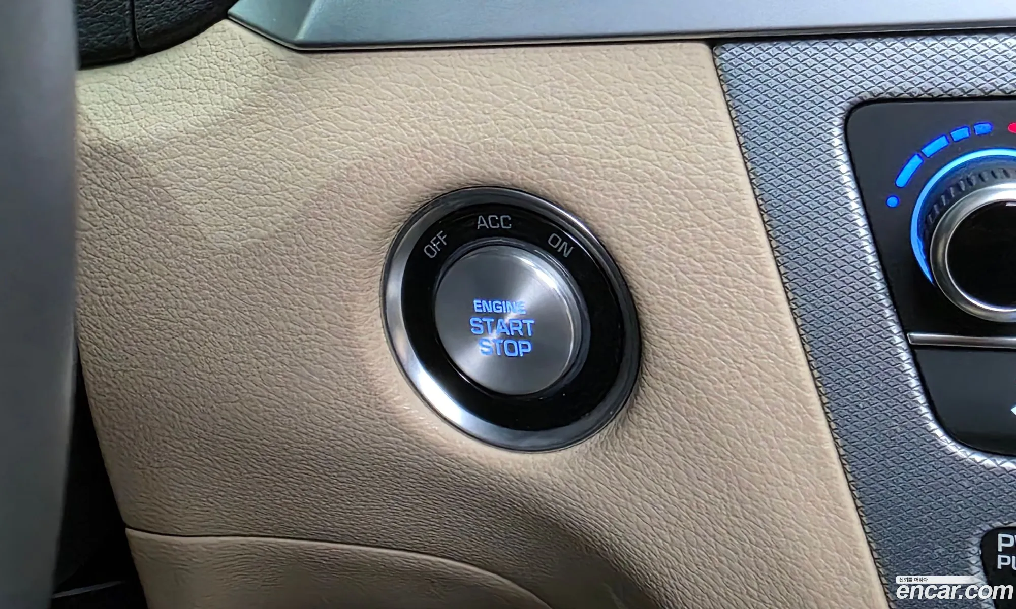 Genesis G80 2019 KMHGN41EDKU323106 — 10