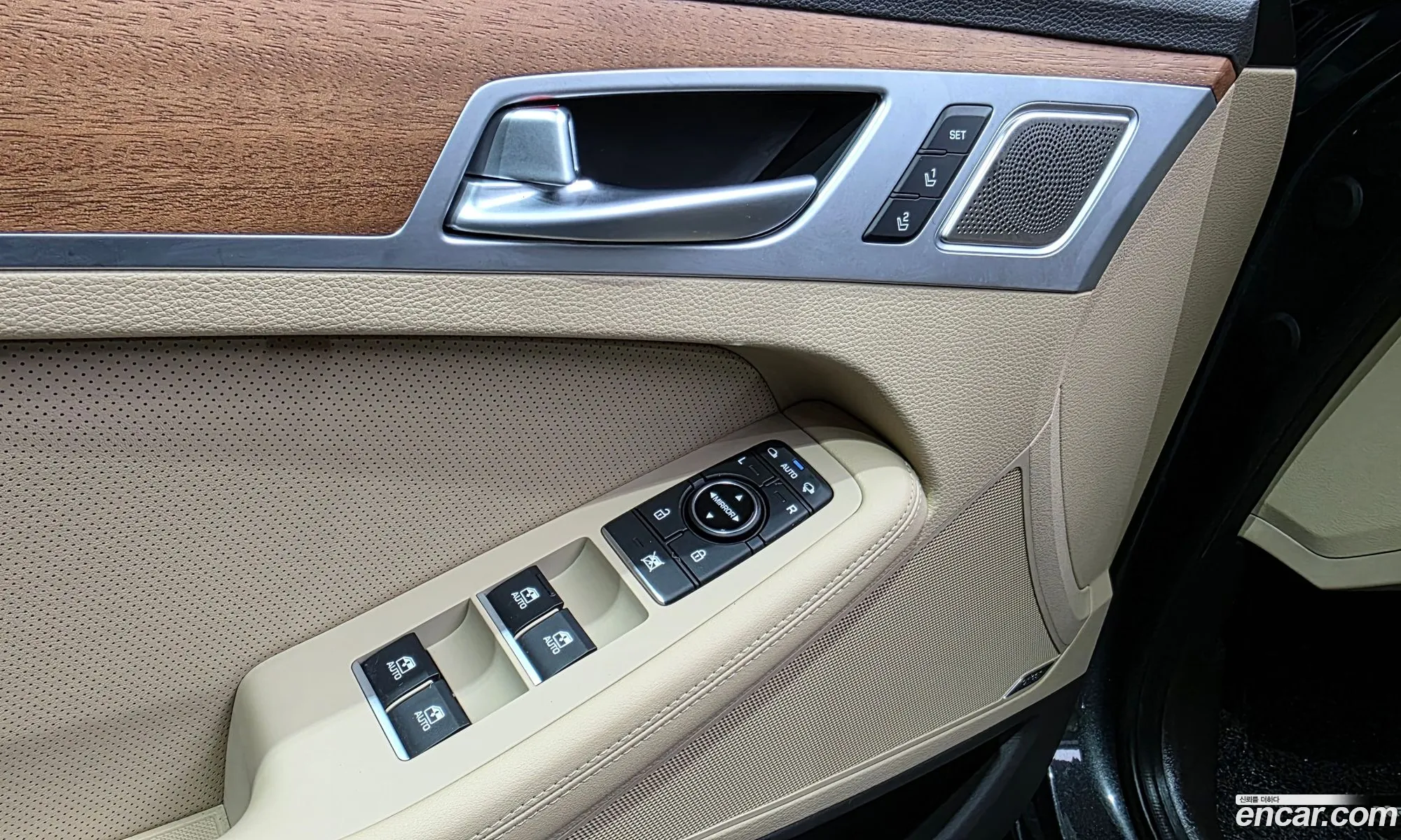 Genesis G80 2019 KMHGN41EDKU323106 — 7