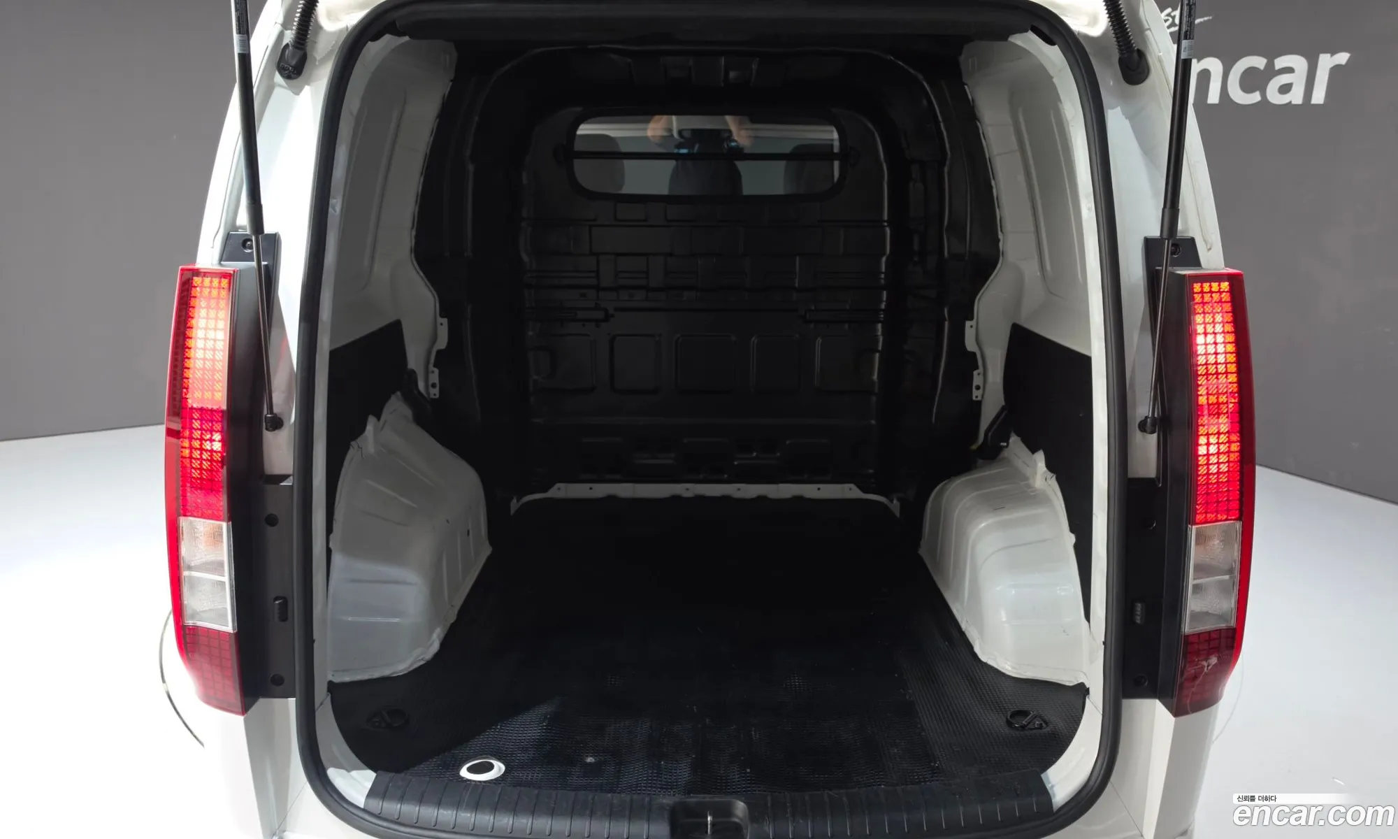 Hyundai Staria 2023 KMFYCX71BPC100983 — 26