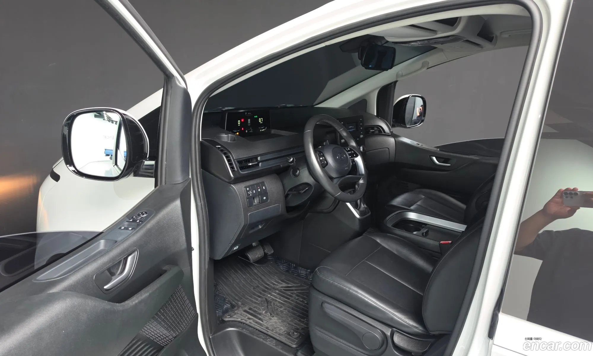Hyundai Staria 2023 KMFYCX71BPC100983 — 10