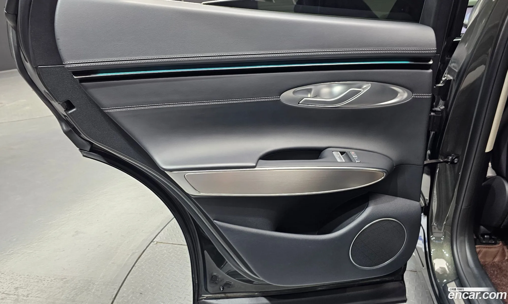 Genesis GV70 2024 KMTMA81BBSU185607 — 5