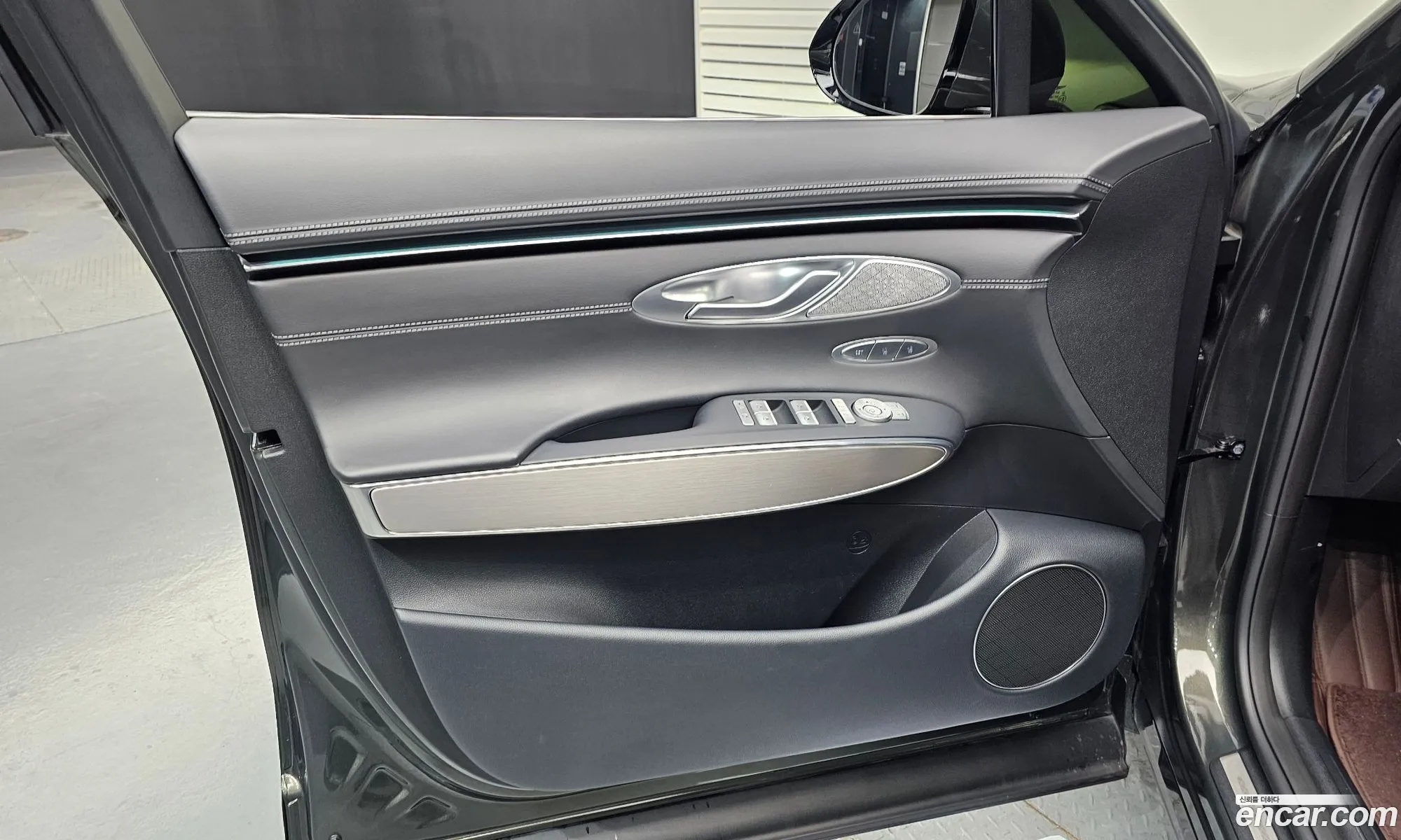 Genesis GV70 2024 KMTMA81BBSU185607 — 8