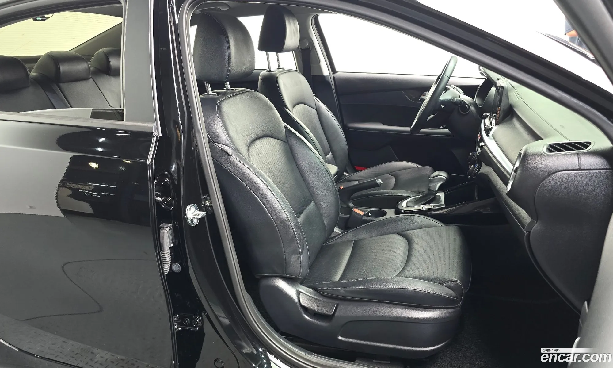 Kia K3 2023 KNAF241BEPA962811 — 9
