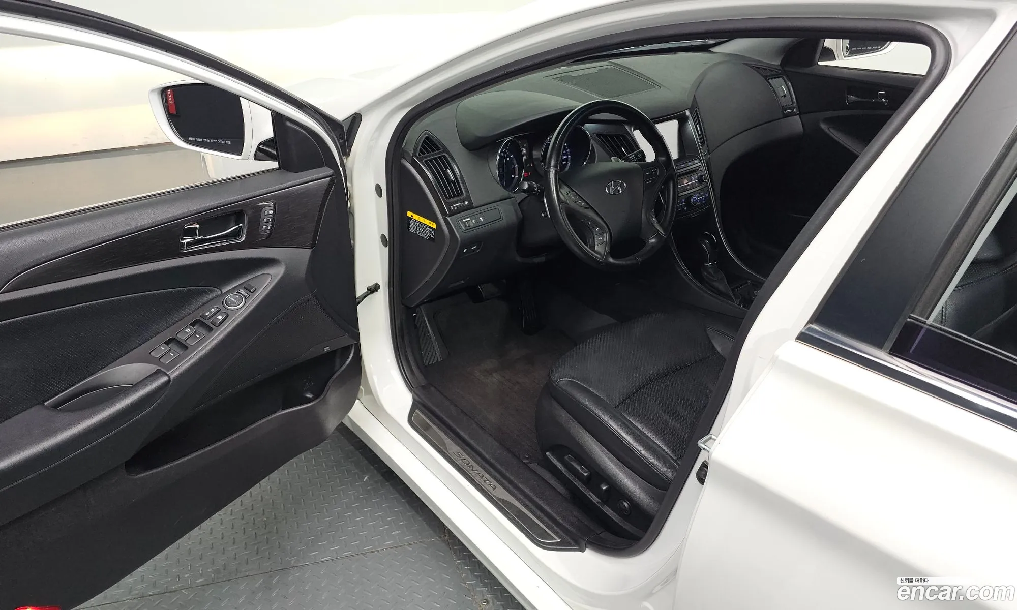 Hyundai Sonata the Brilliant 2013 KMHEC41EBDA549057 — 3