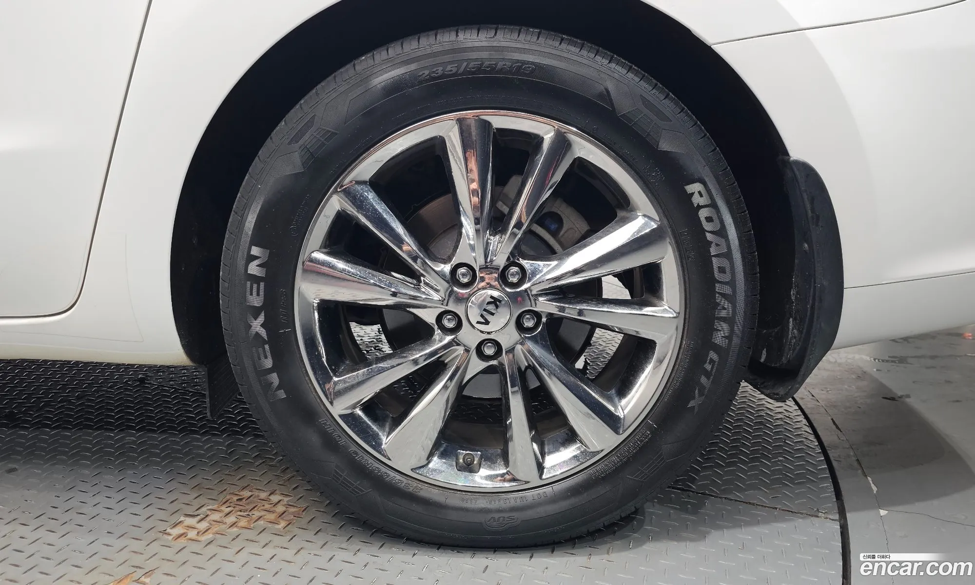 Kia Carnival 2018 KNAME81ABKS464677 — 19