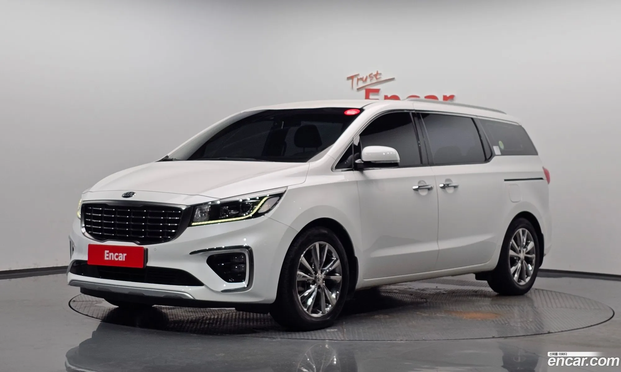 Kia Carnival 2018 KNAME81ABKS464677 — 5
