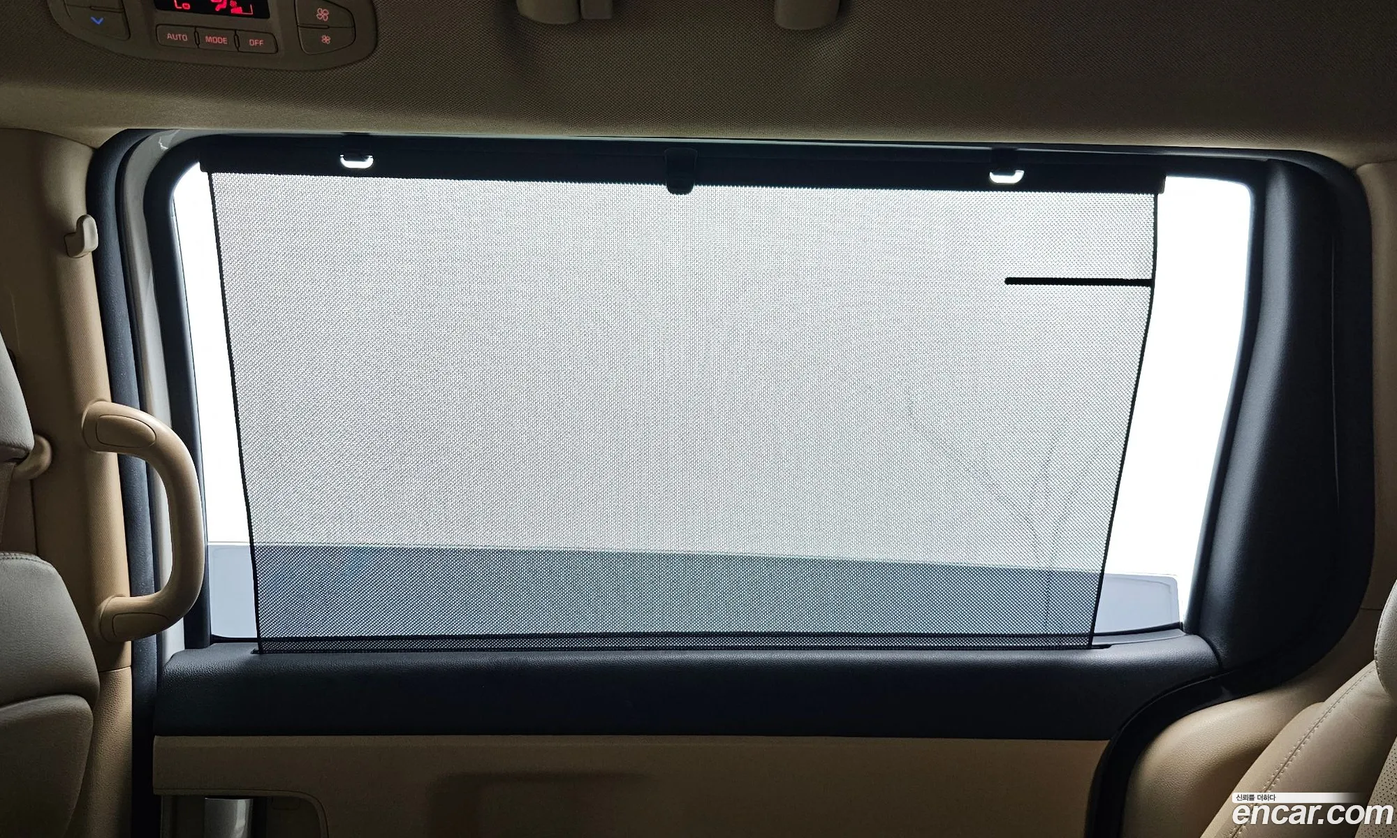 Kia Carnival 2018 KNAME81ABKS464677 — 17