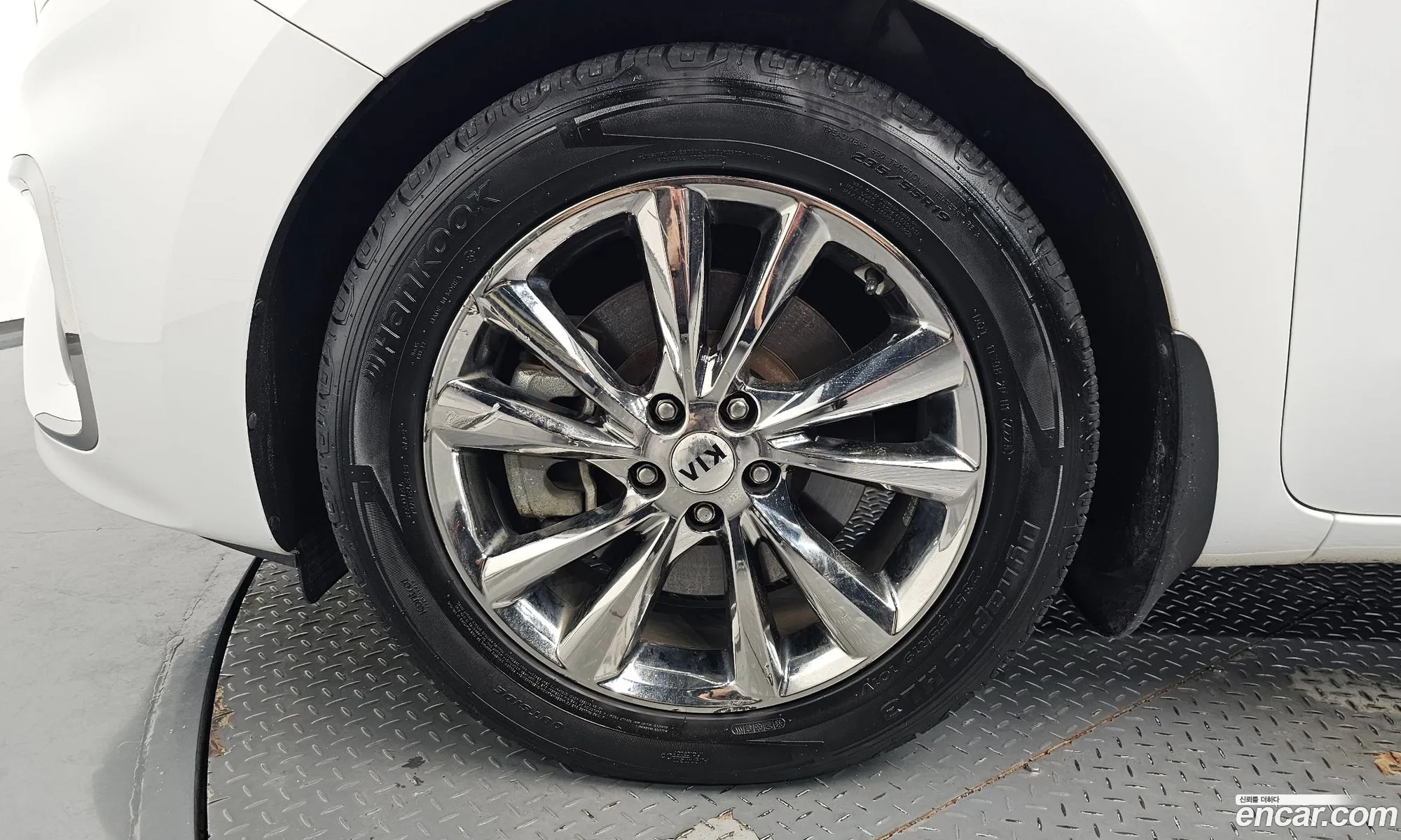 Kia Carnival 2018 KNAME81ABKS464677 — 18